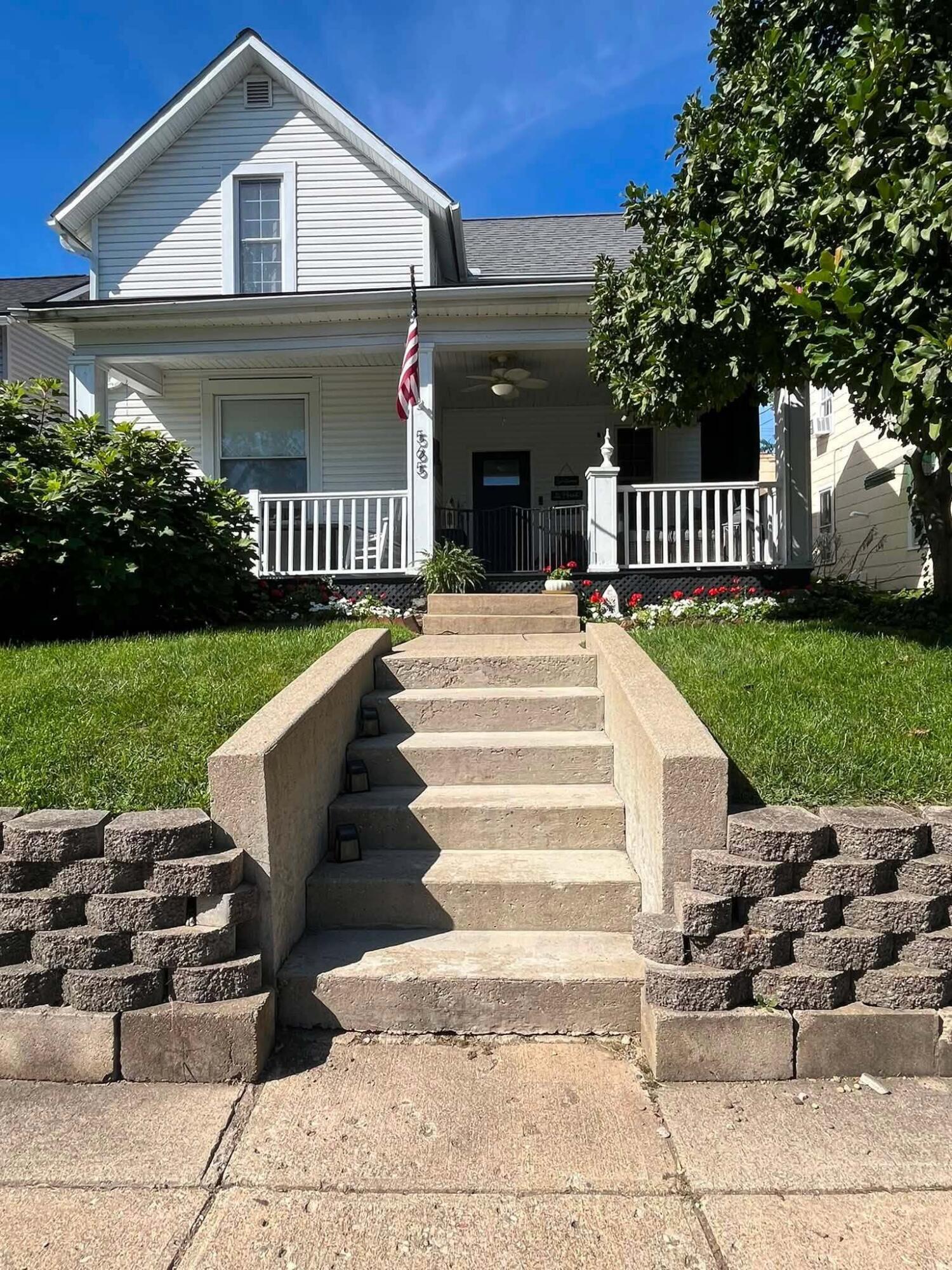 565 E Chestnut Street Property Photo 1