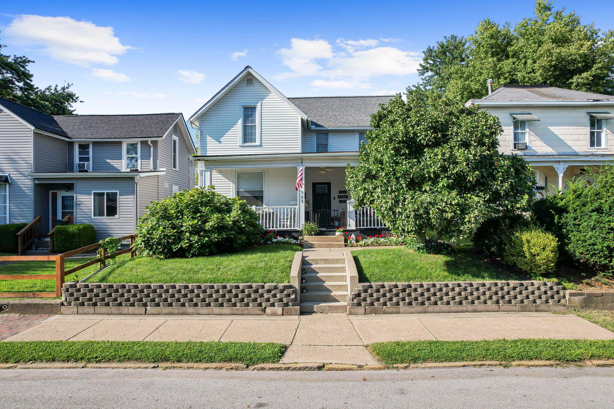 565 E Chestnut Street Property Photo 2