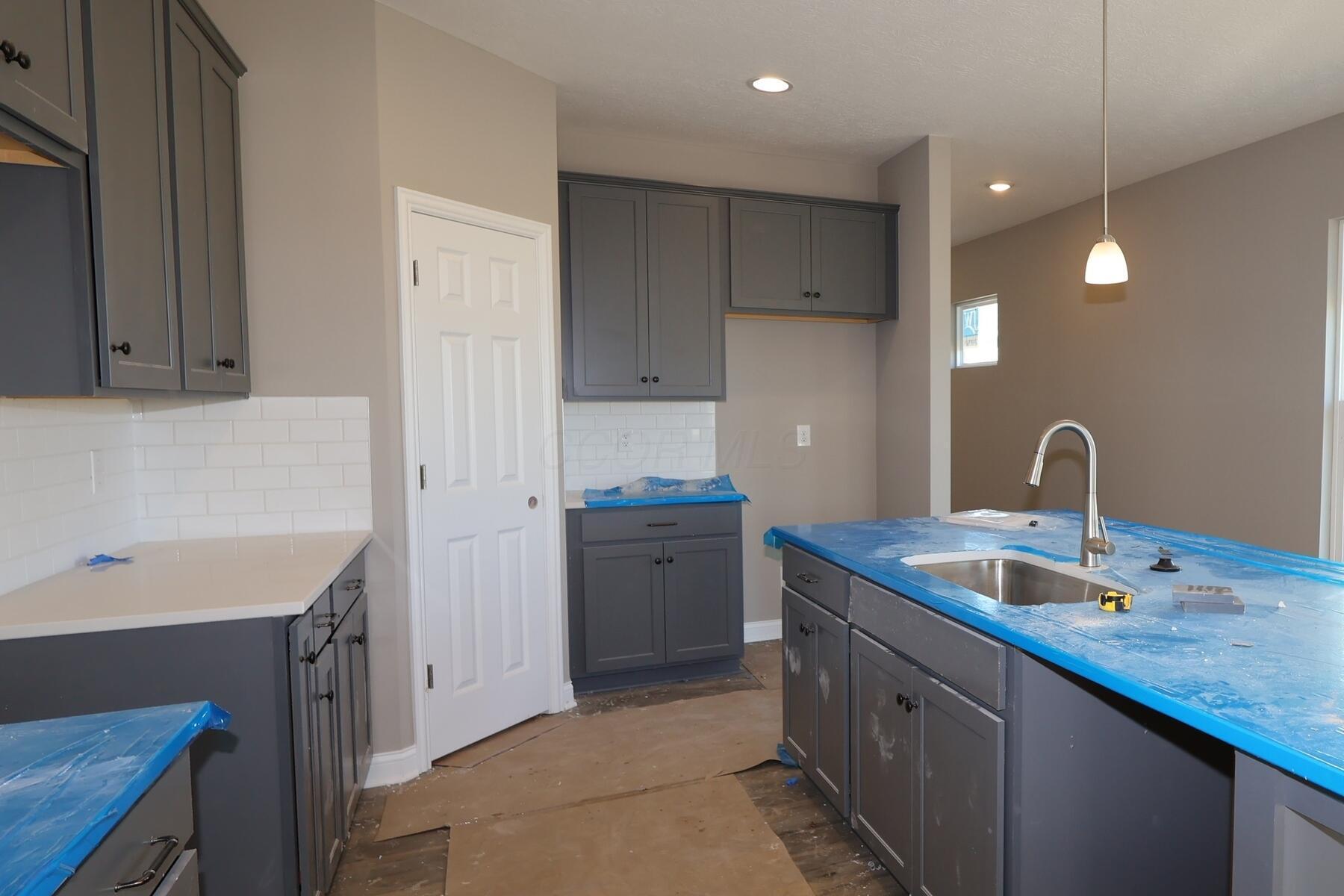 5894 Creekview Drive Property Photo 3