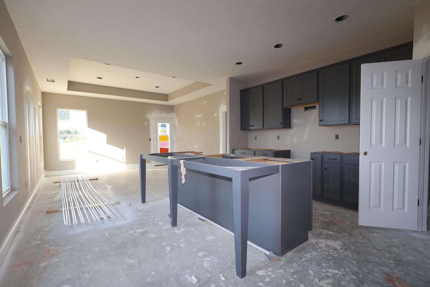 5894 Creekview Drive Property Photo 5