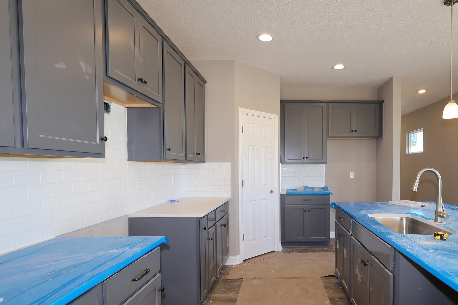 5894 Creekview Drive Property Photo 7