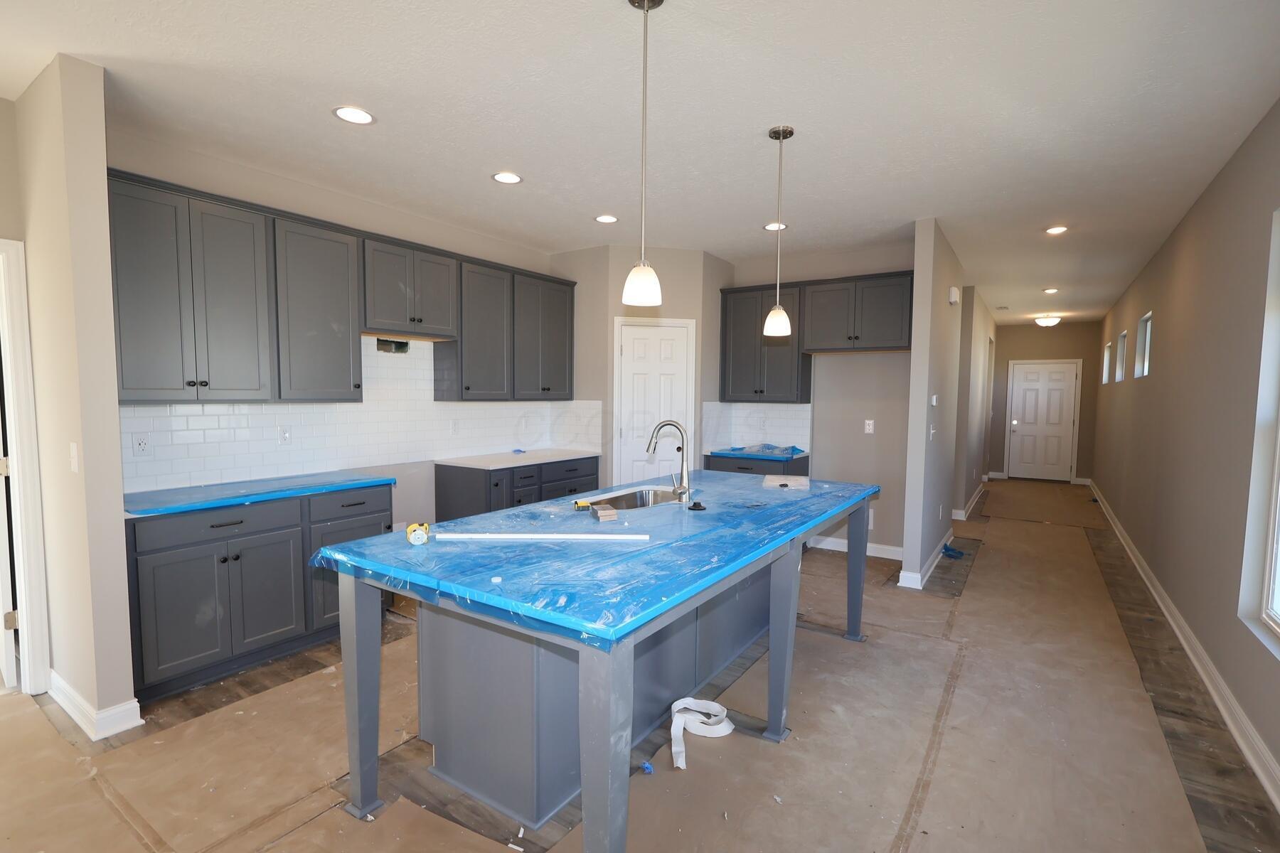 5894 Creekview Drive Property Photo 8