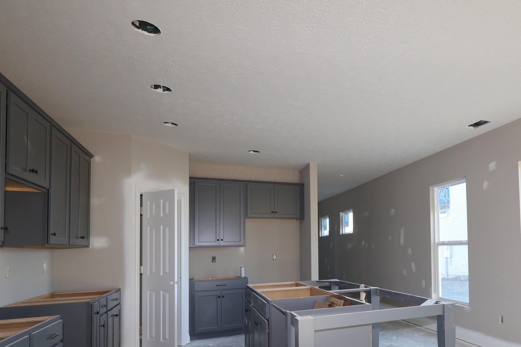 5894 Creekview Drive Property Photo 9