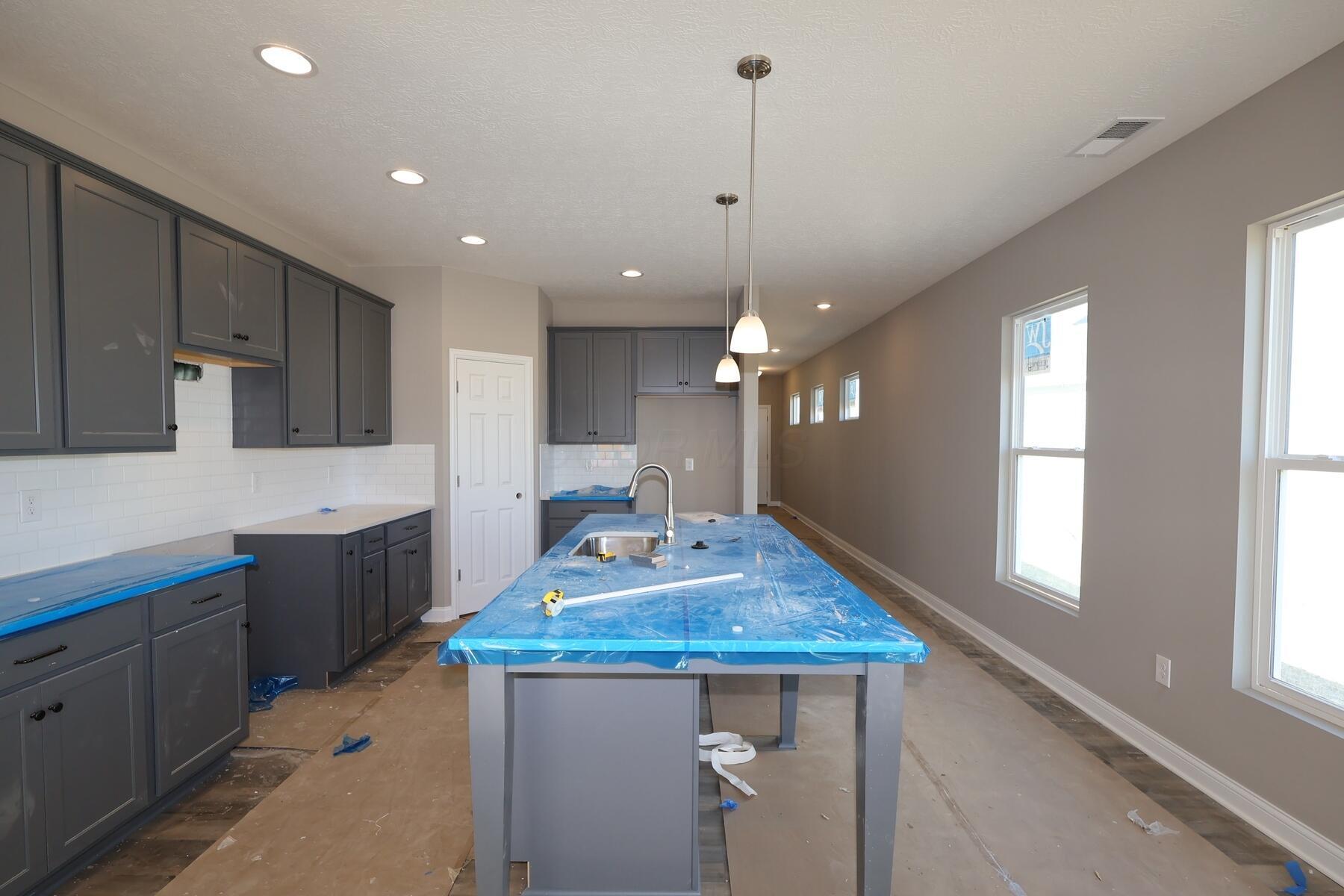 5894 Creekview Drive Property Photo 9