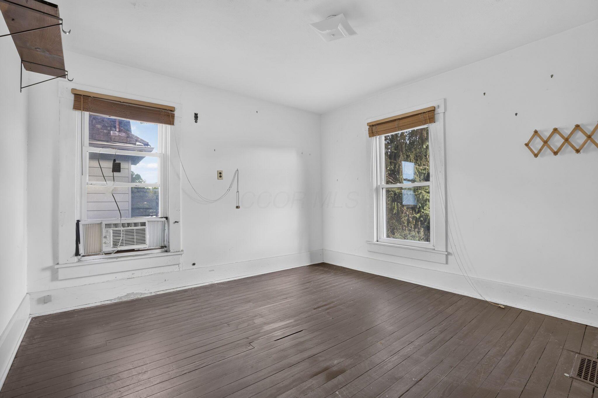 573 E Main Street Property Photo 14