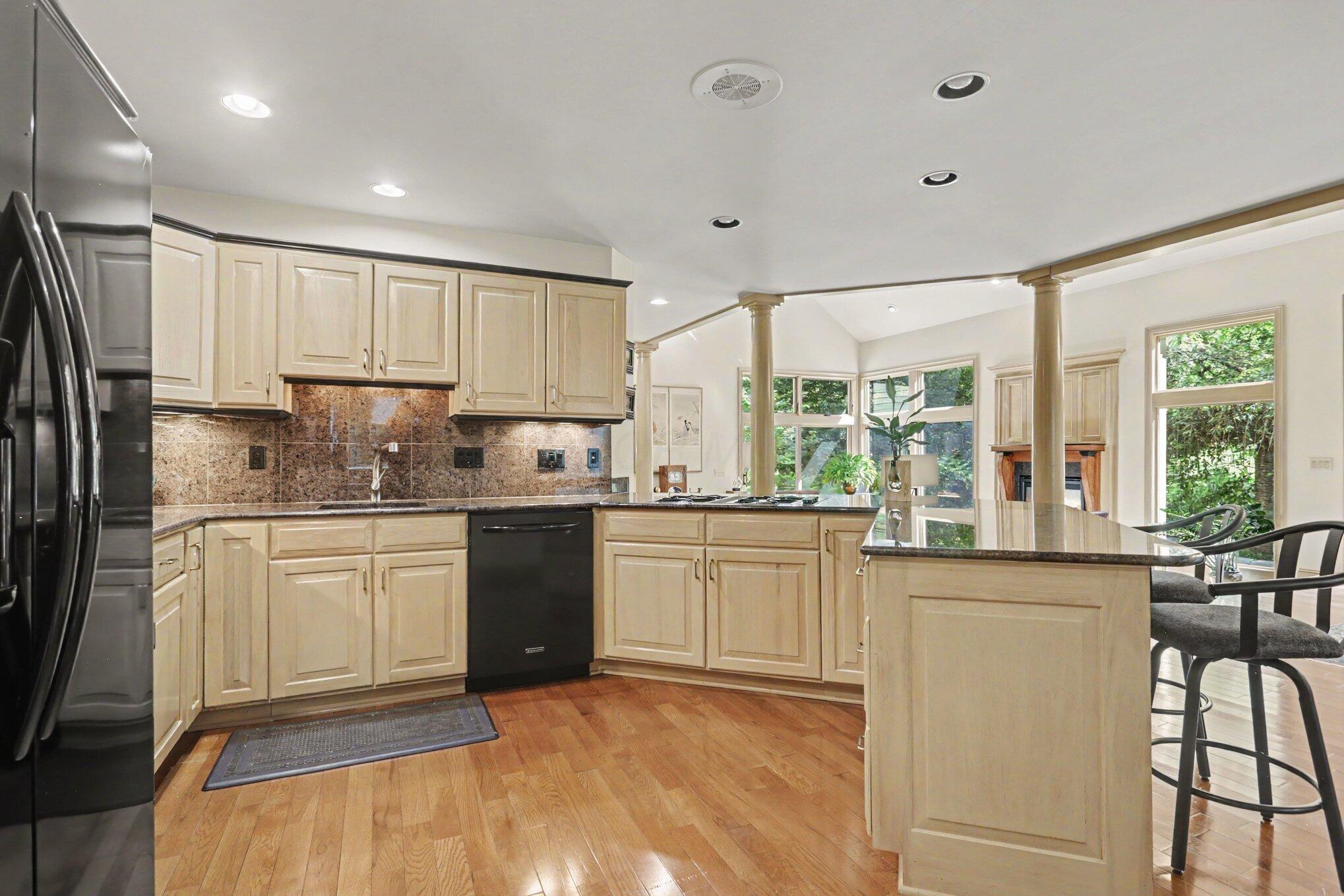 6468 Quarry Lane Property Photo 16