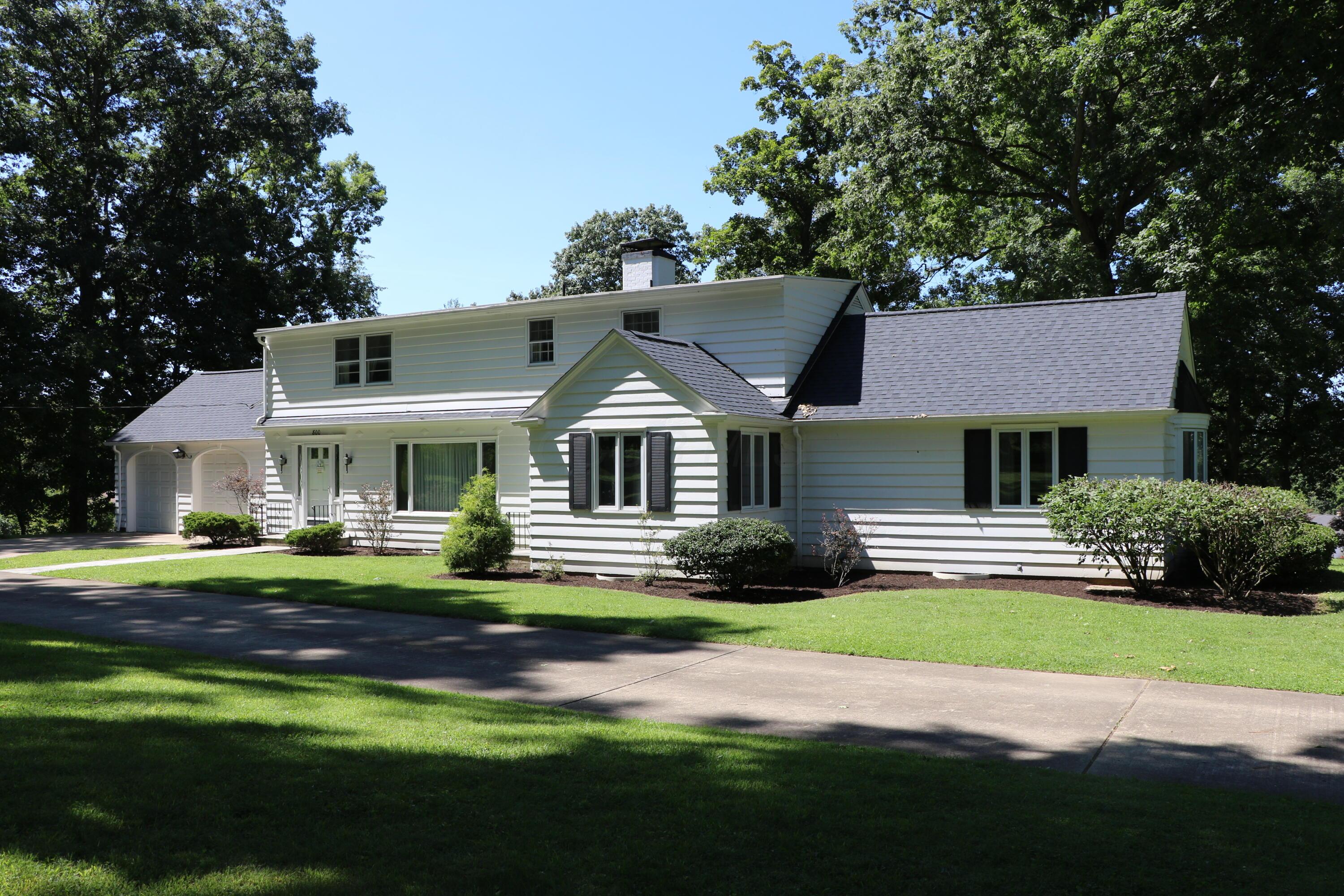 800 Club Drive Property Photo 3