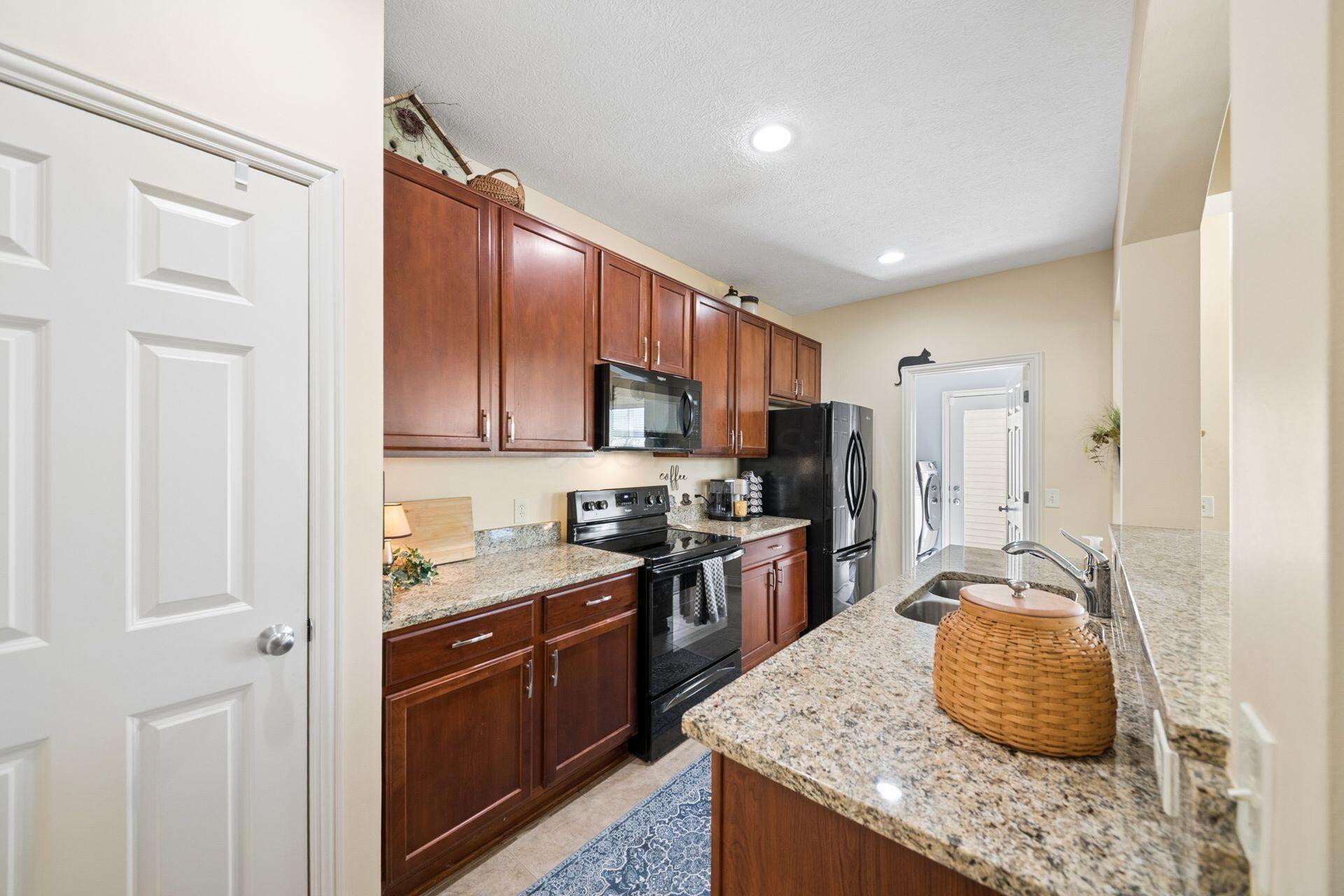 5573 Lantos Road Property Photo 7