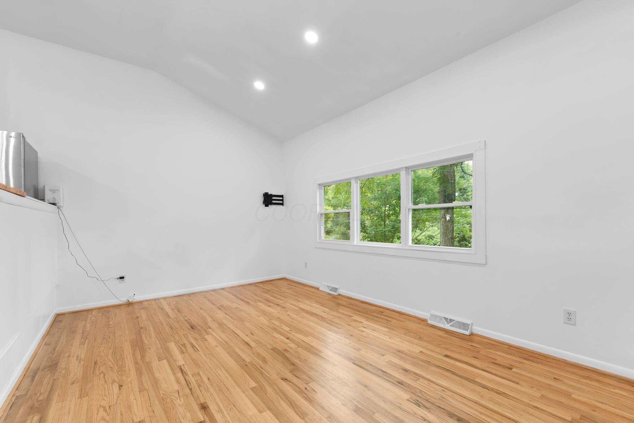 646 Kennedy Drive Property Photo 5