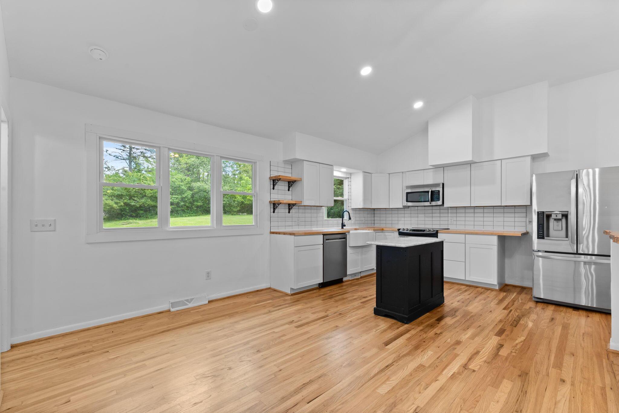 646 Kennedy Drive Property Photo 8