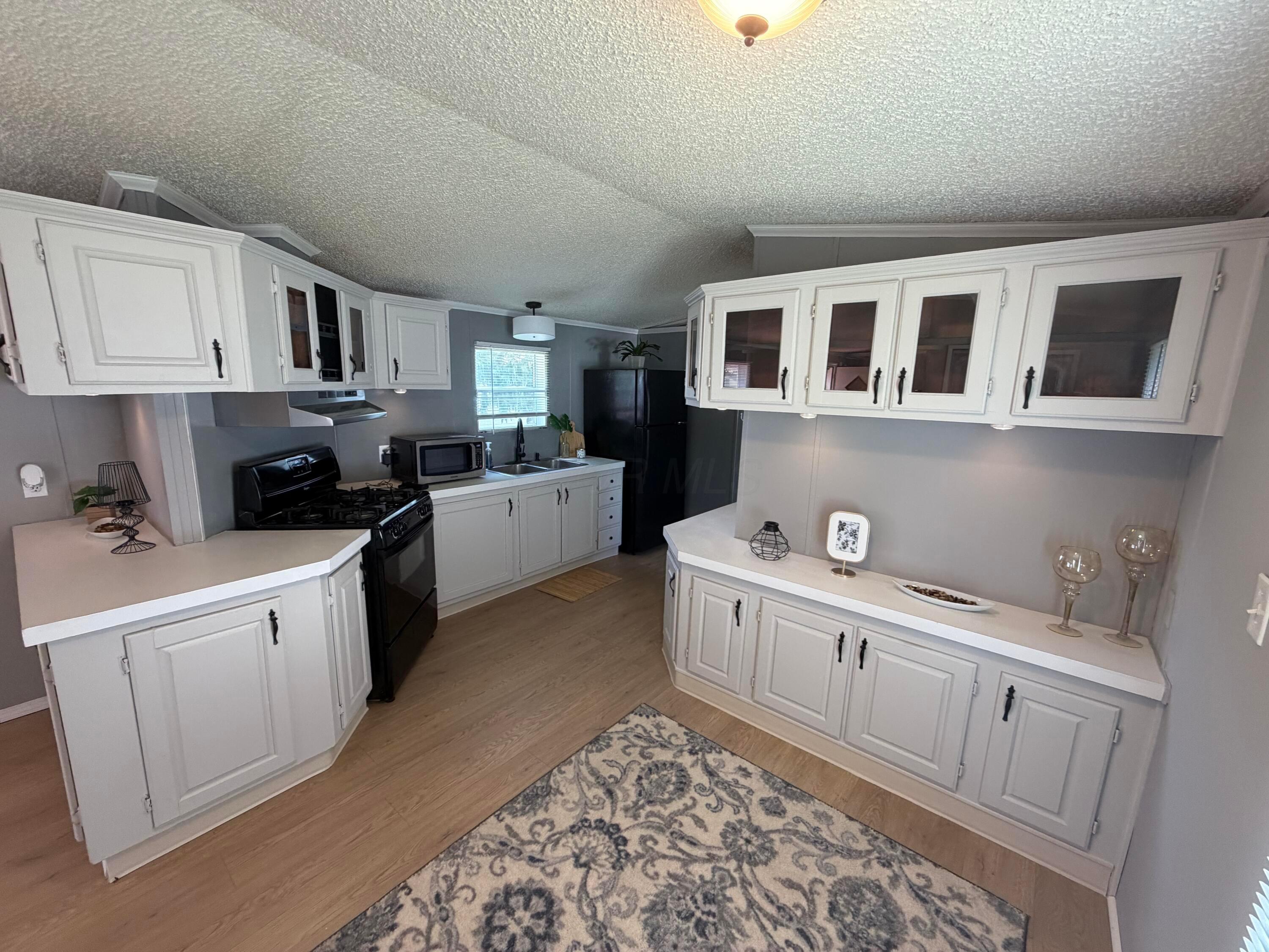 177 Oak Manor Property Photo 6