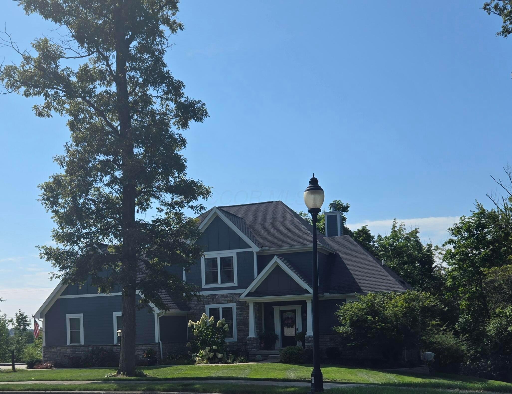 883 Shadow Oak Bend