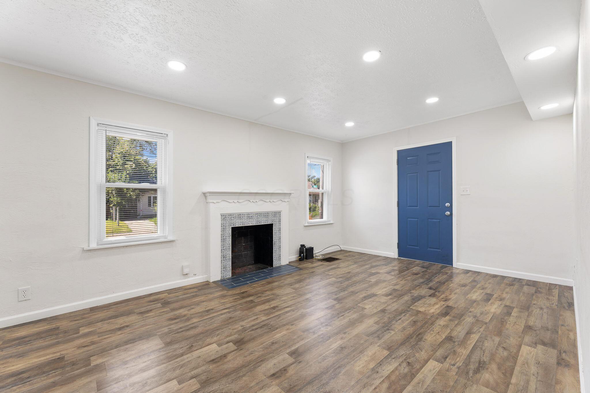 1087 Loretta Avenue Property Photo 3