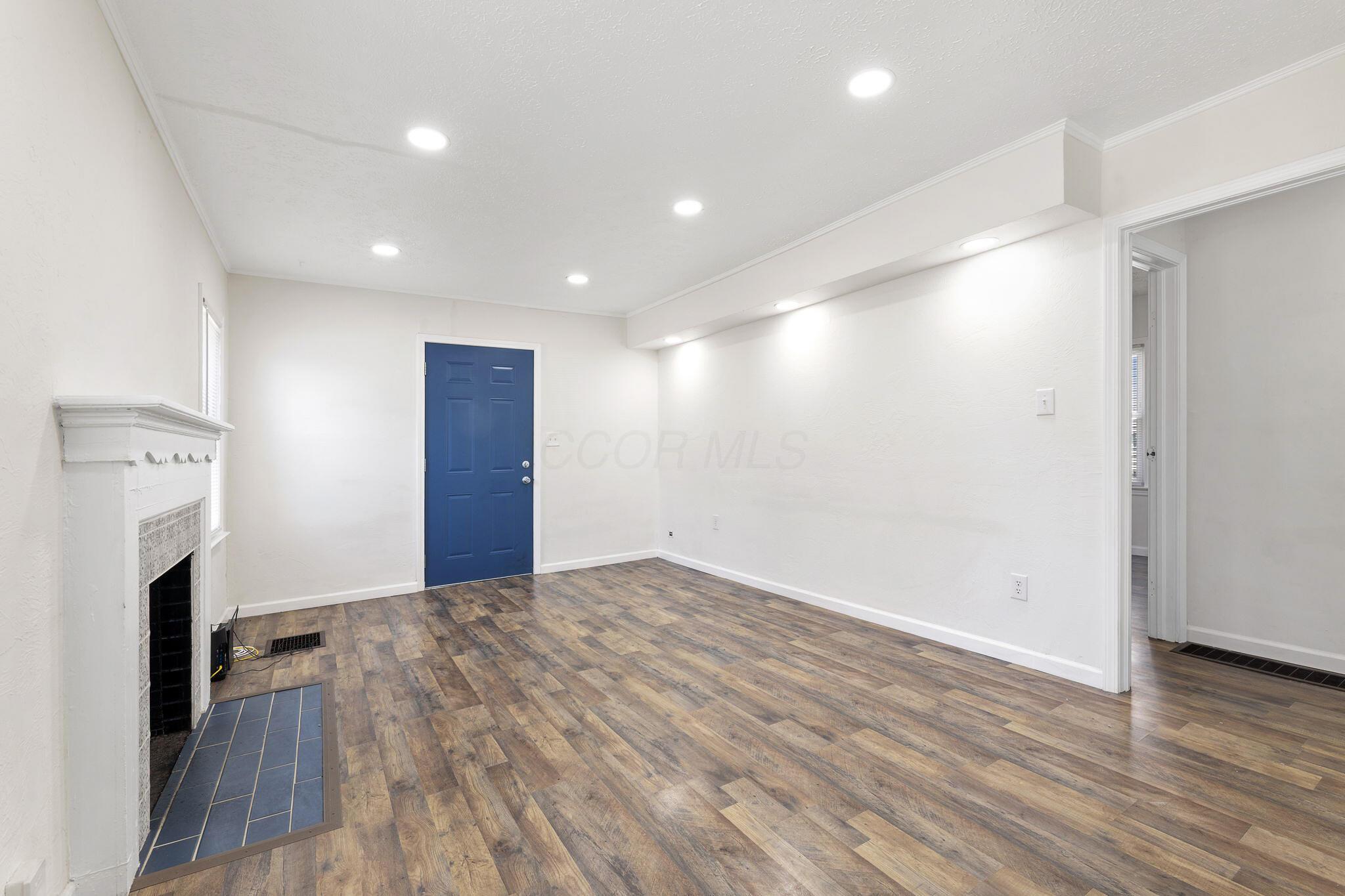 1087 Loretta Avenue Property Photo 4
