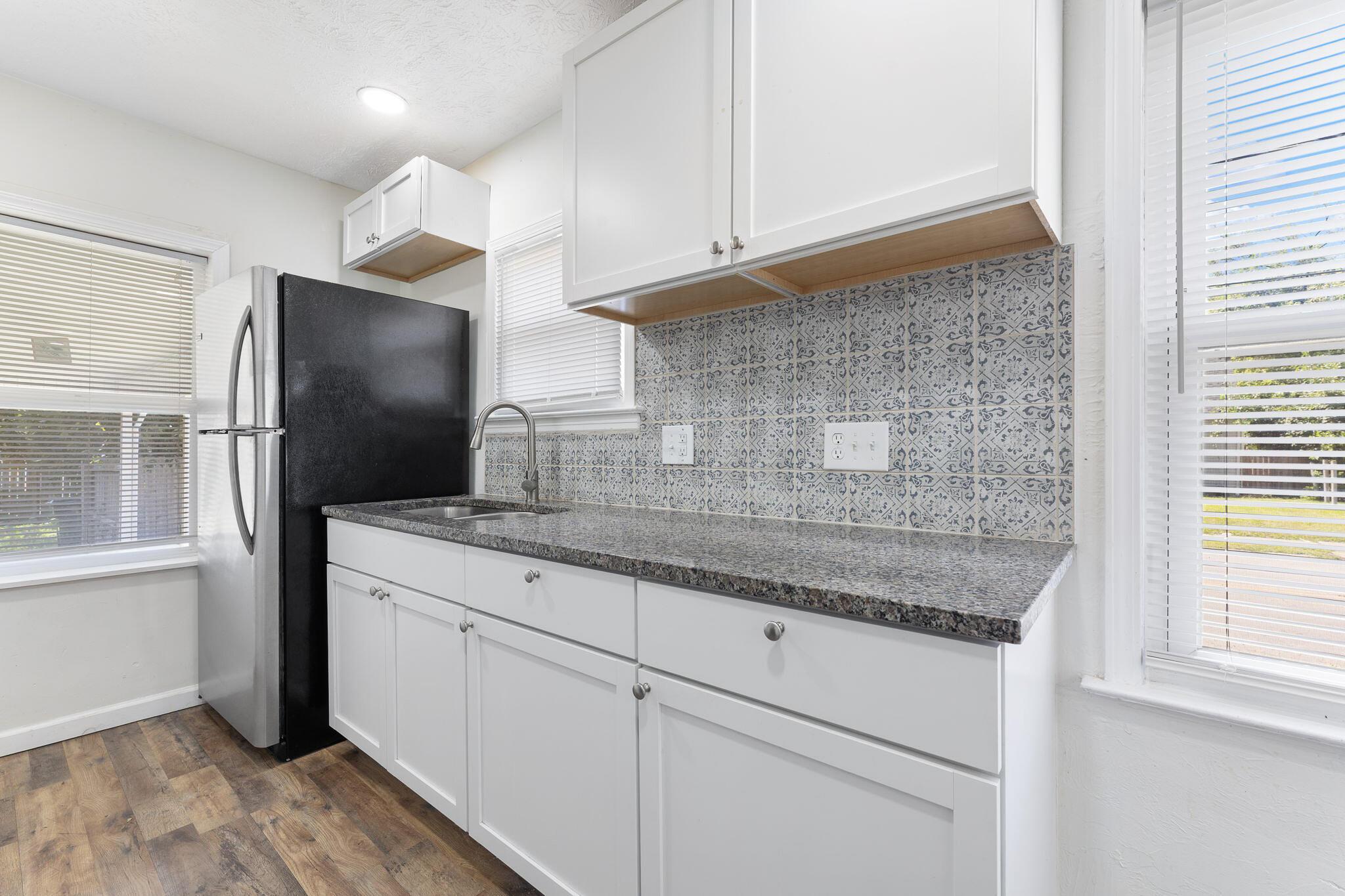 1087 Loretta Avenue Property Photo 8