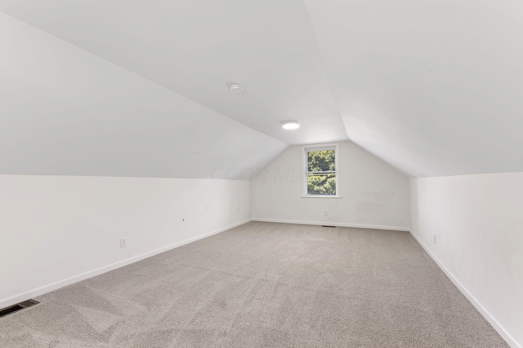 1087 Loretta Avenue Property Photo 16