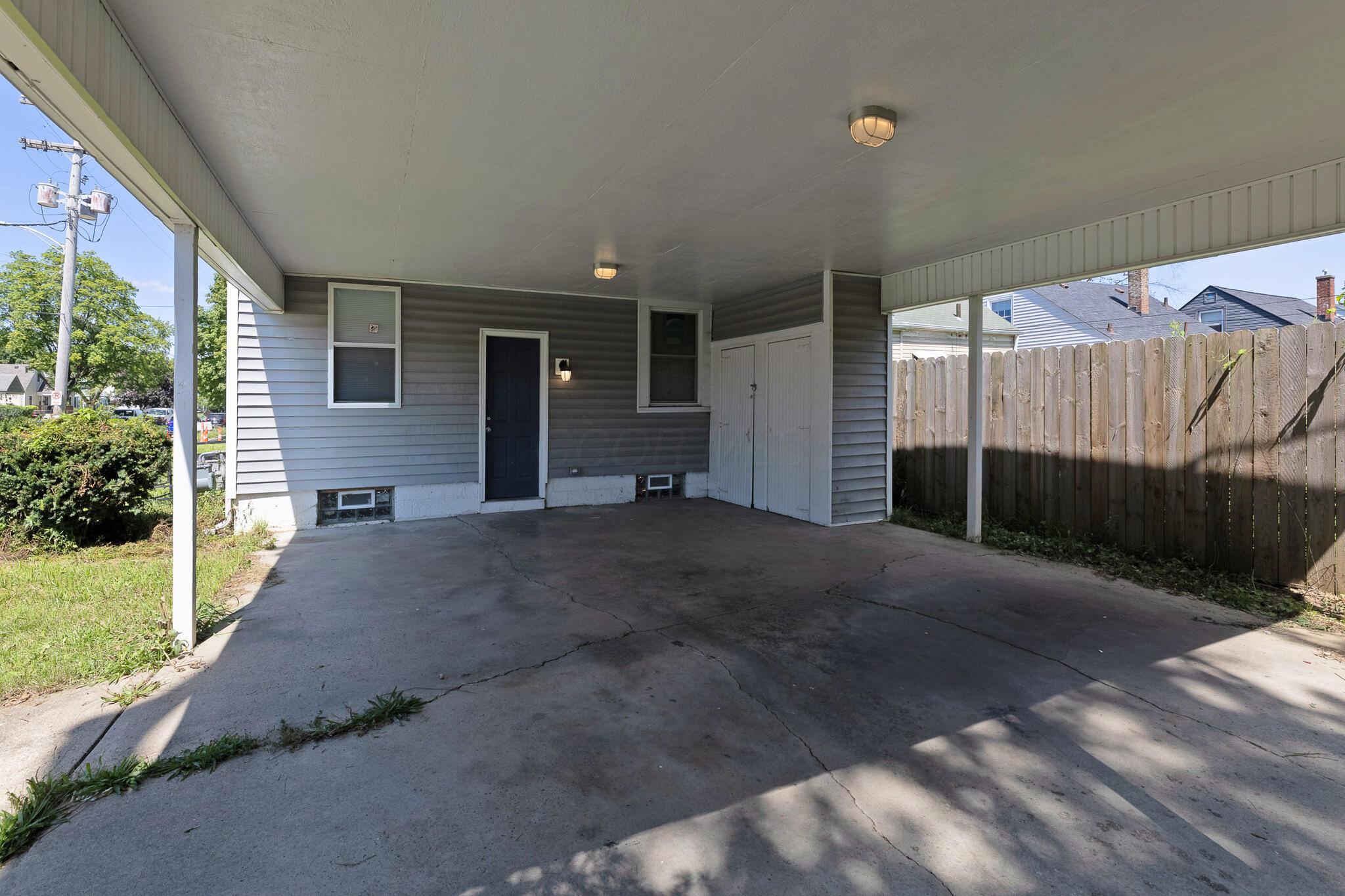 1087 Loretta Avenue Property Photo 23