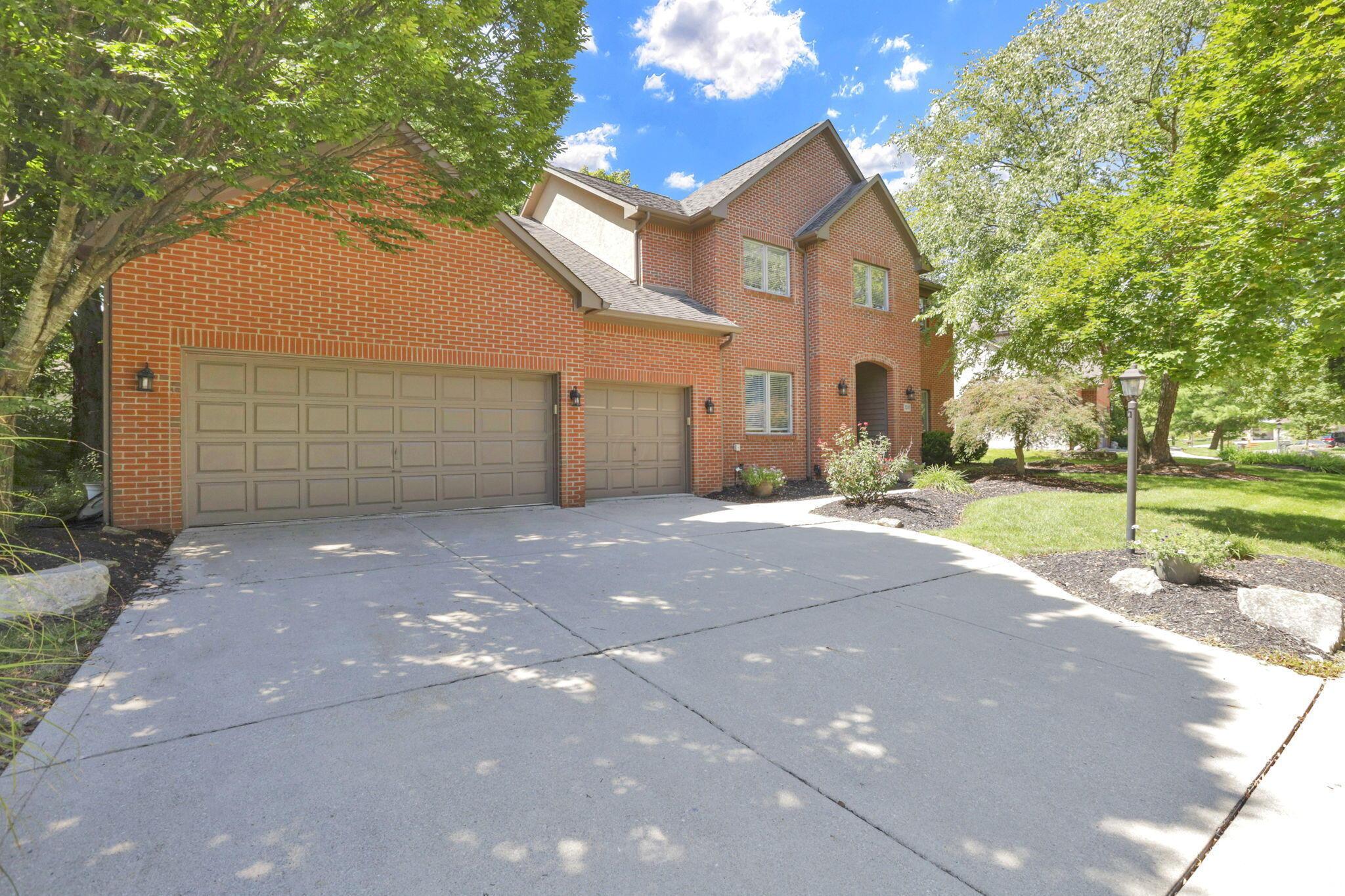 5205 Forest Run Drive Property Photo 2