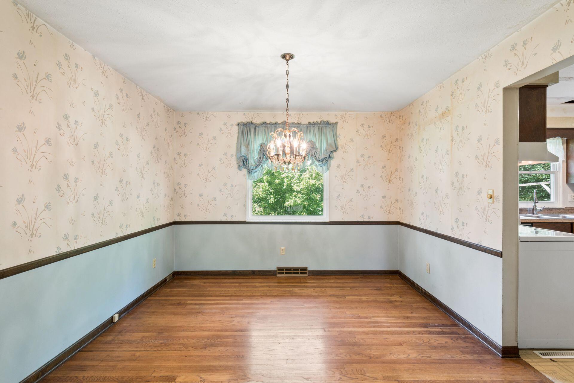 1285 Noe Bixby Road Property Photo 4