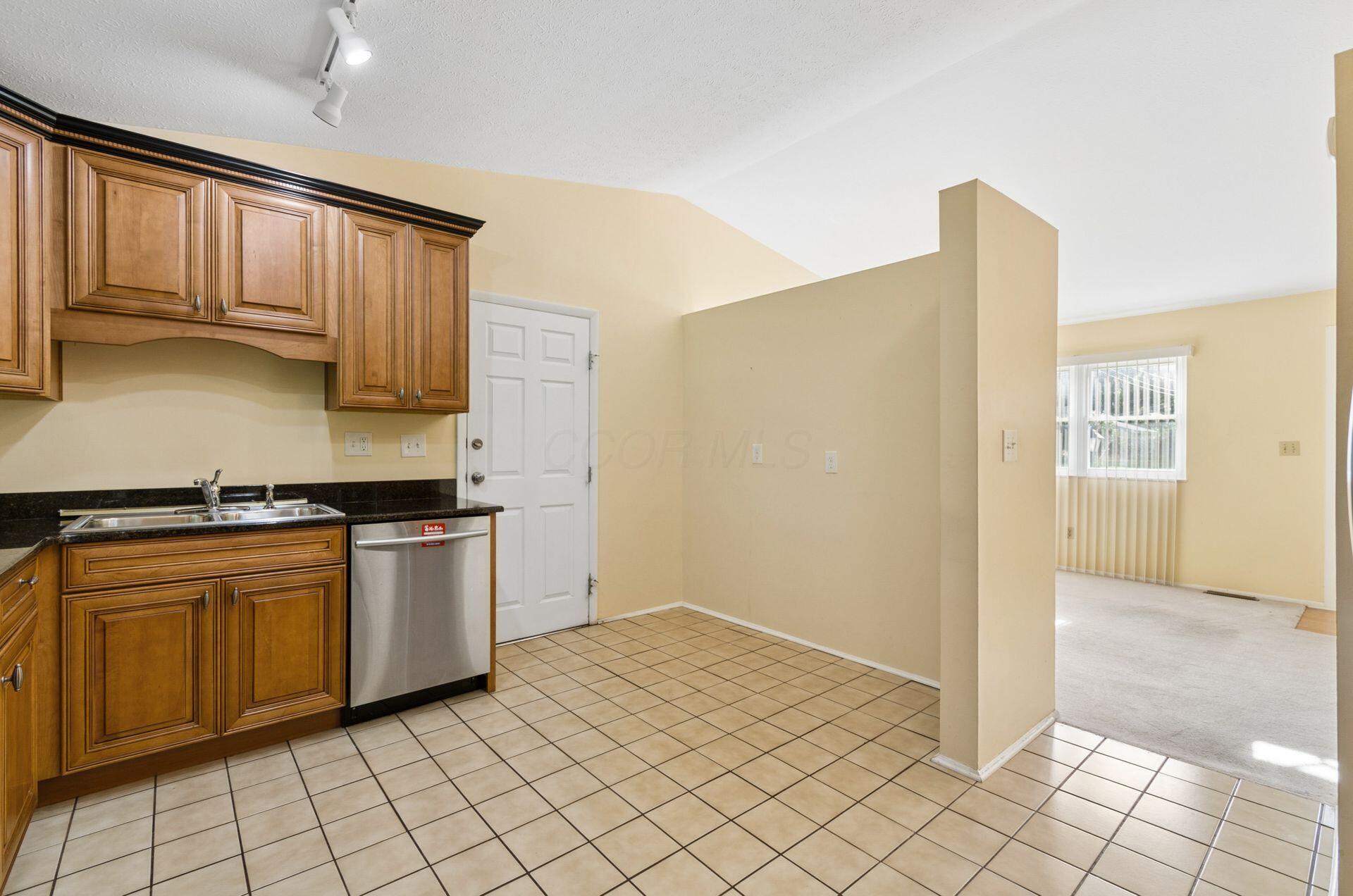 6093 Paris Boulevard N Property Photo 9