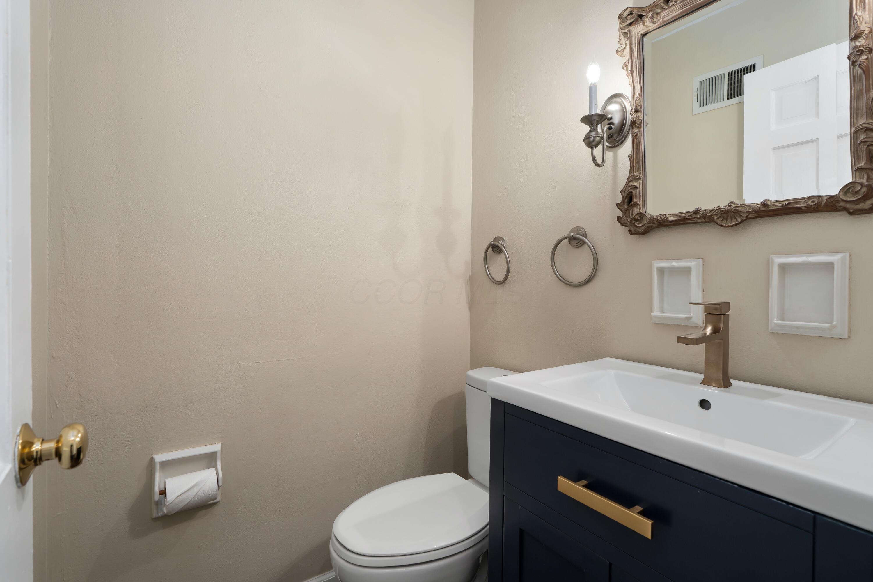 1640 Barrington Road Property Photo 9