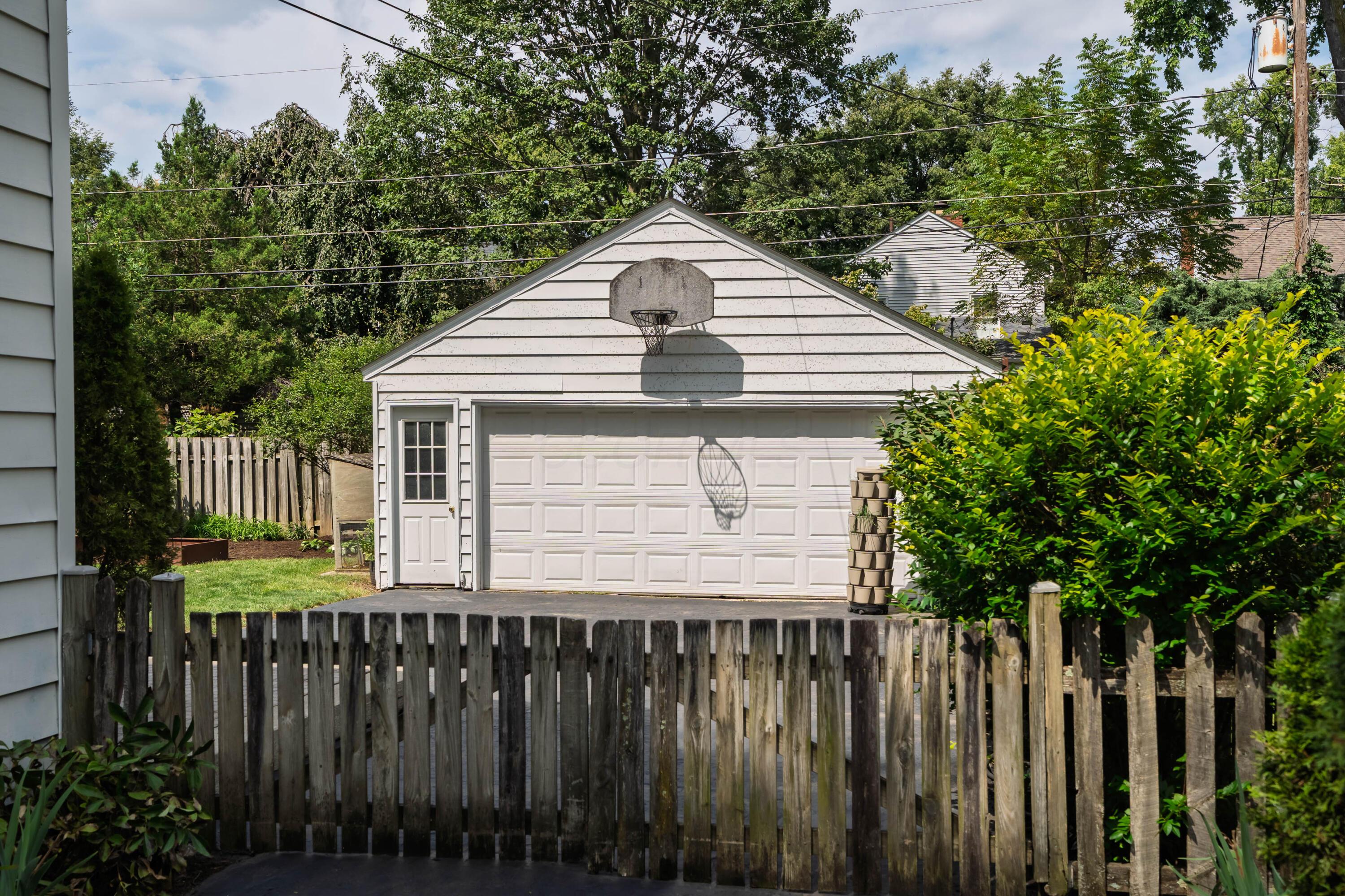 1640 Barrington Road Property Photo 24