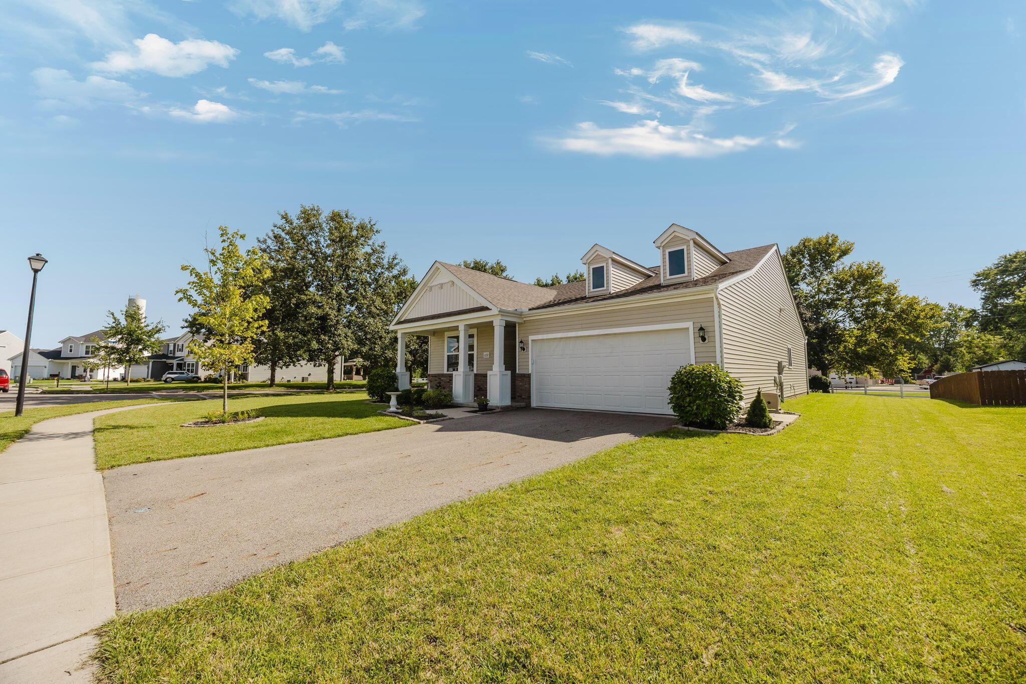 1152 Lake Forest Drive Property Photo 2