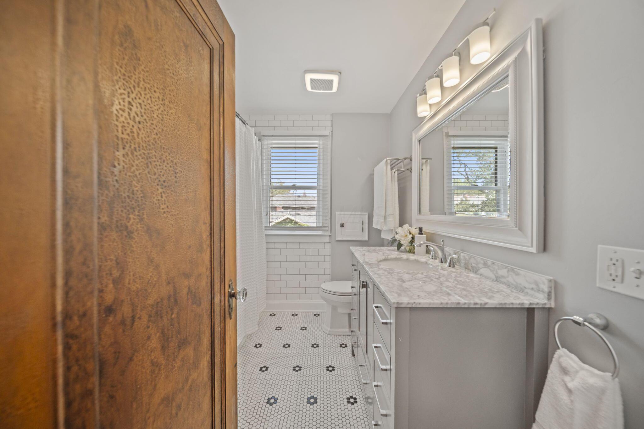 284 E Kossuth Street Property Photo 52