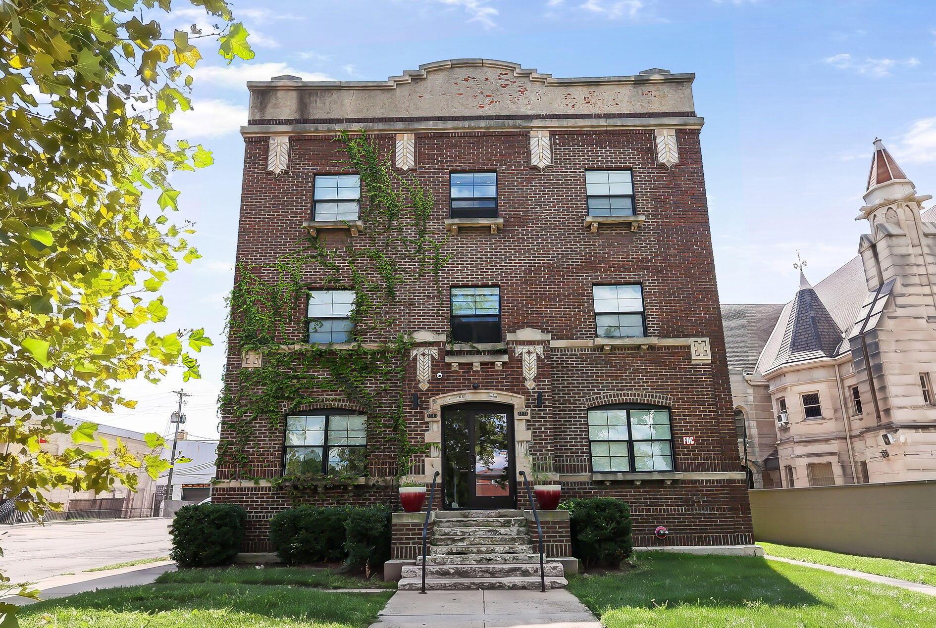 595 E Broad Street Property Photo 1