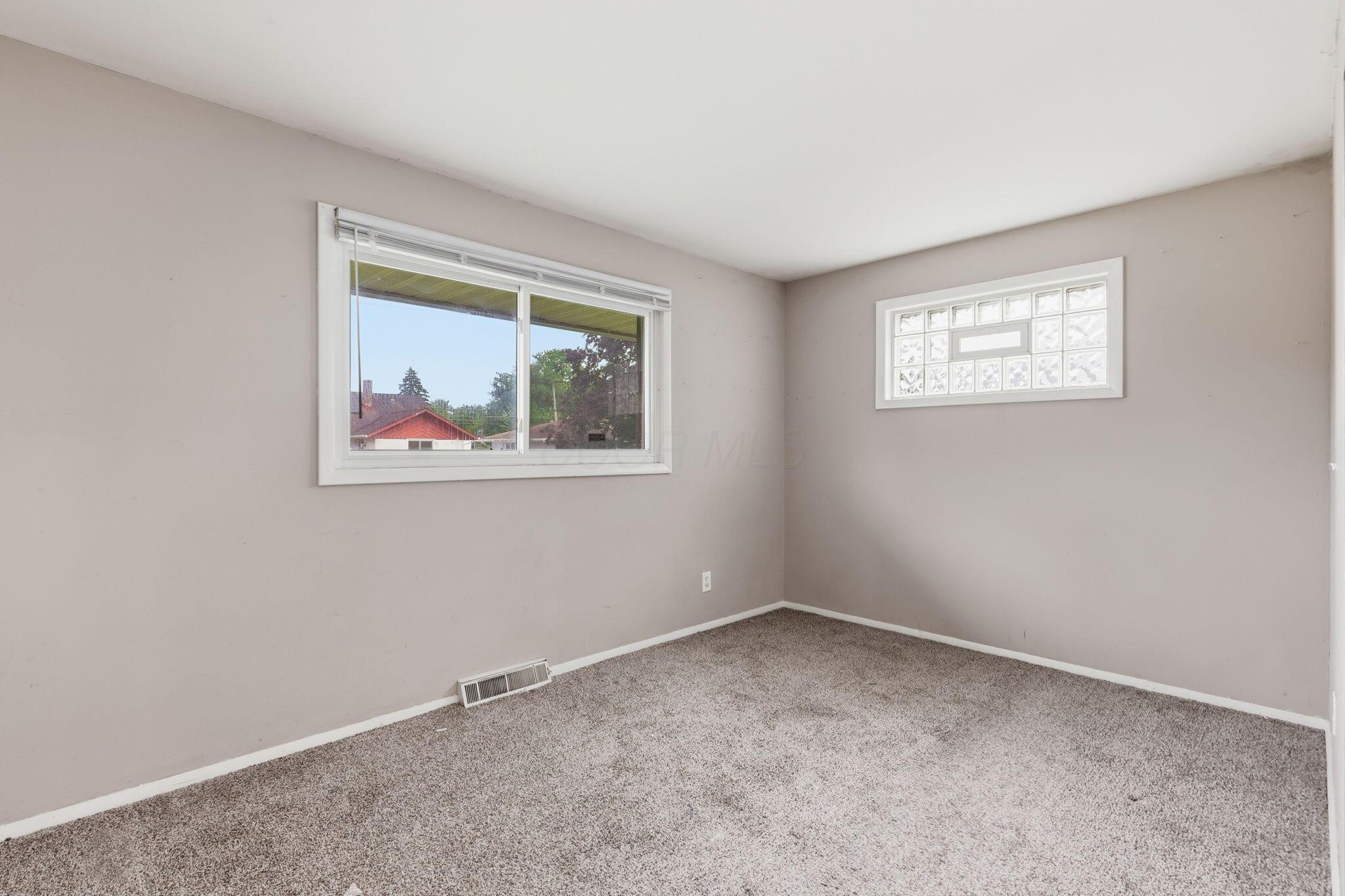 1497 Selkirk Road Property Photo 8