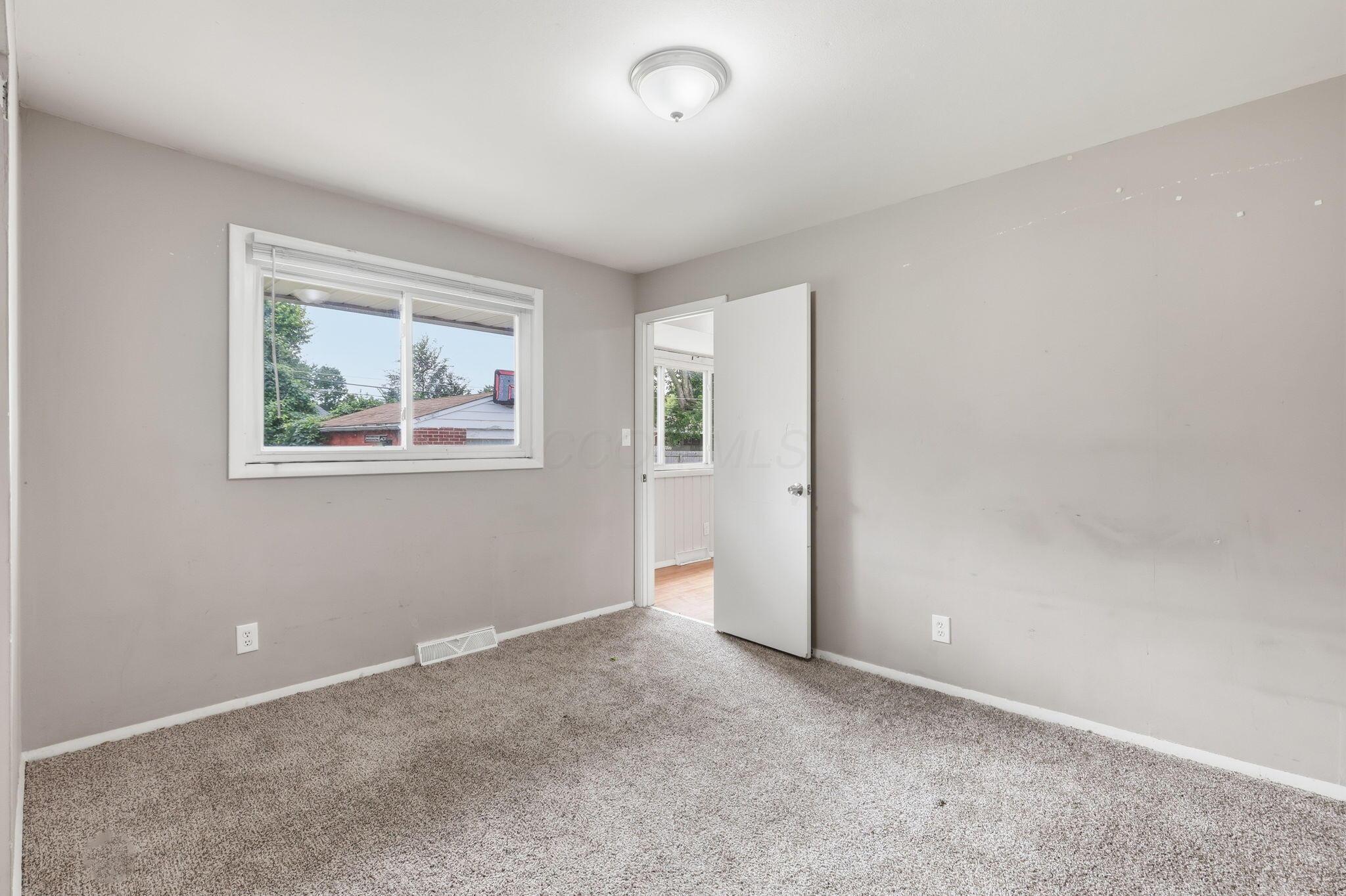 1497 Selkirk Road Property Photo 12