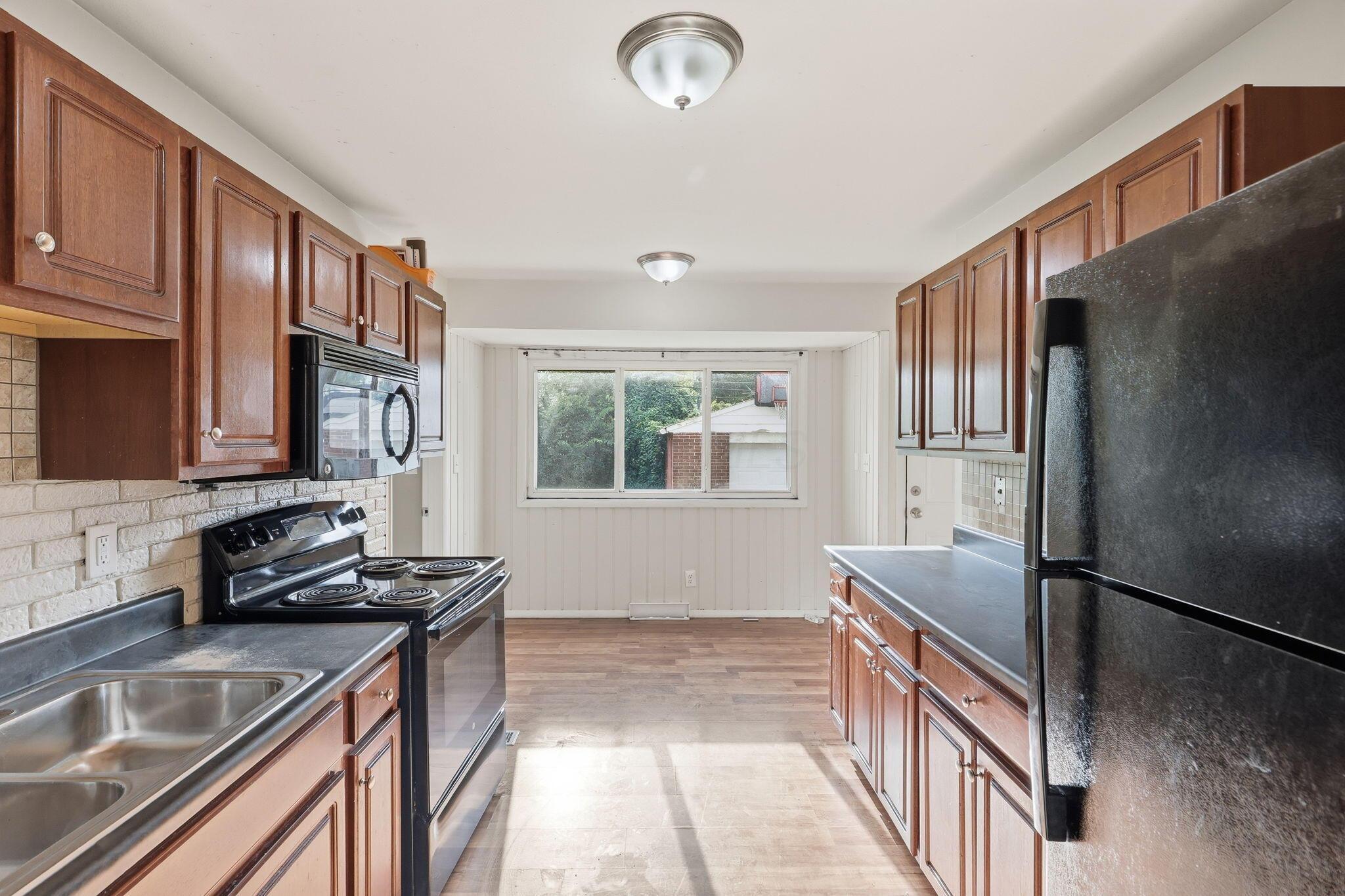 1497 Selkirk Road Property Photo 18