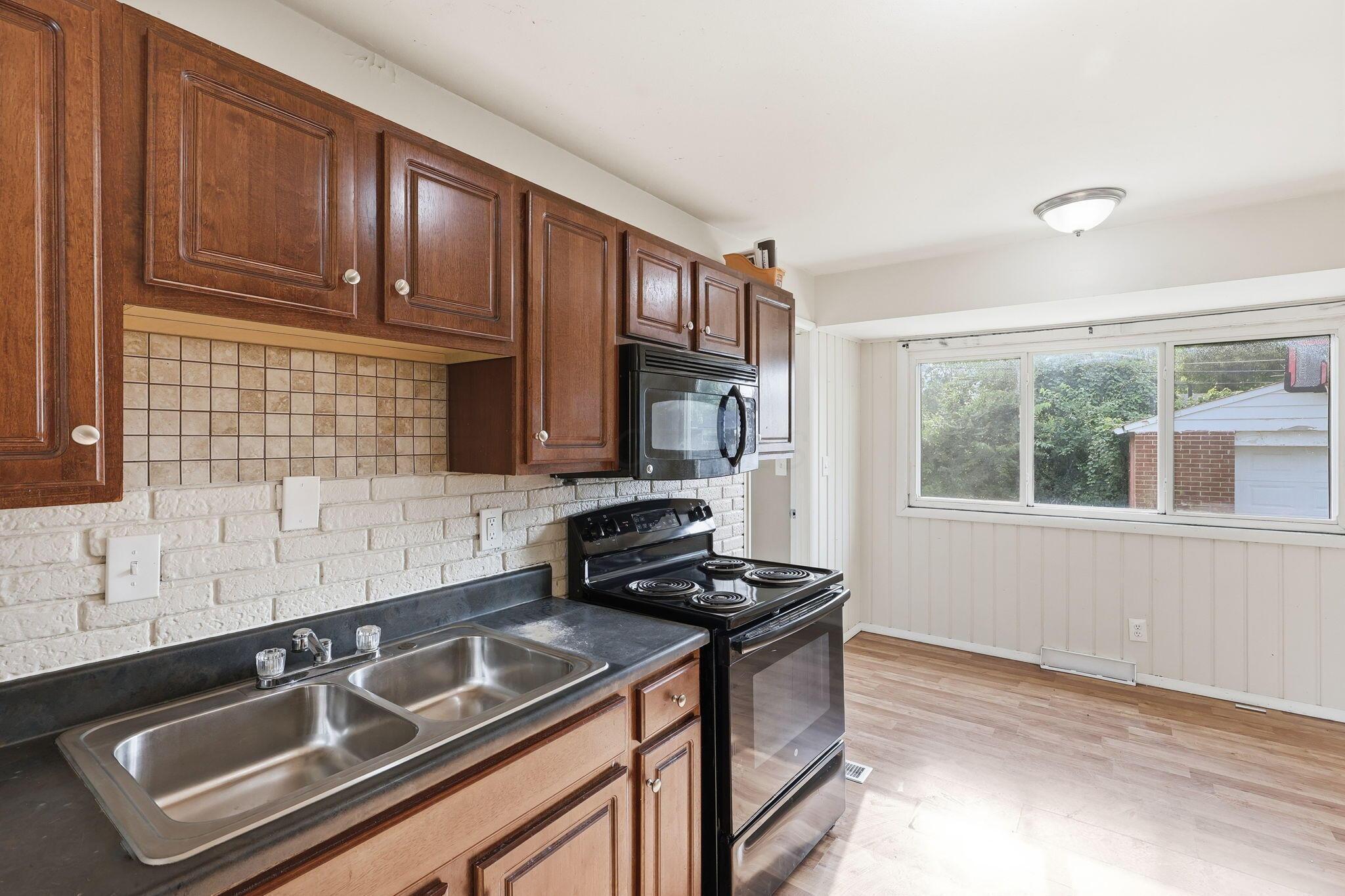 1497 Selkirk Road Property Photo 19