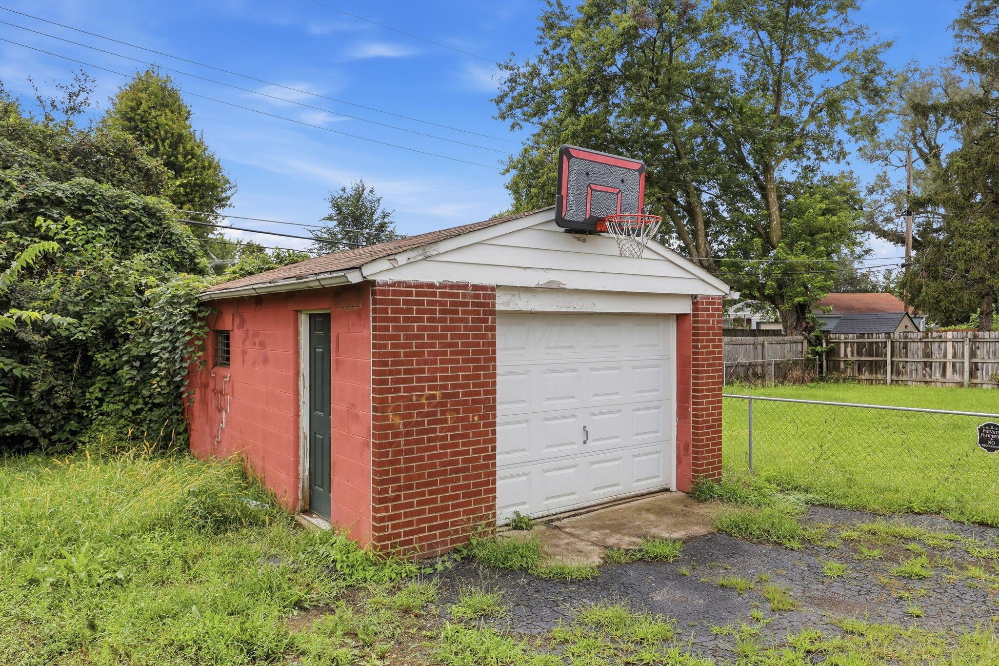 1497 Selkirk Road Property Photo 32