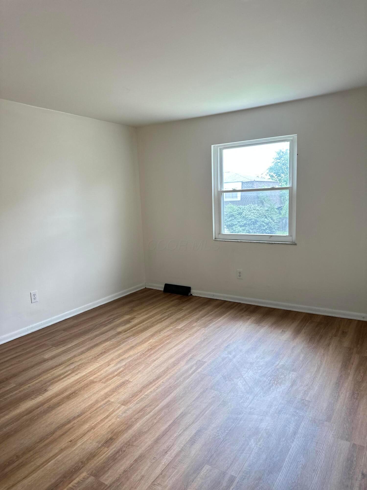 1133 Mccarley Drive E Property Photo 7