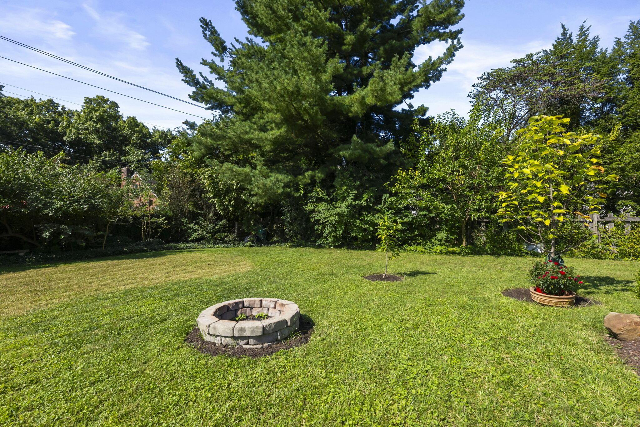2543 E Livingston Avenue Property Photo 32