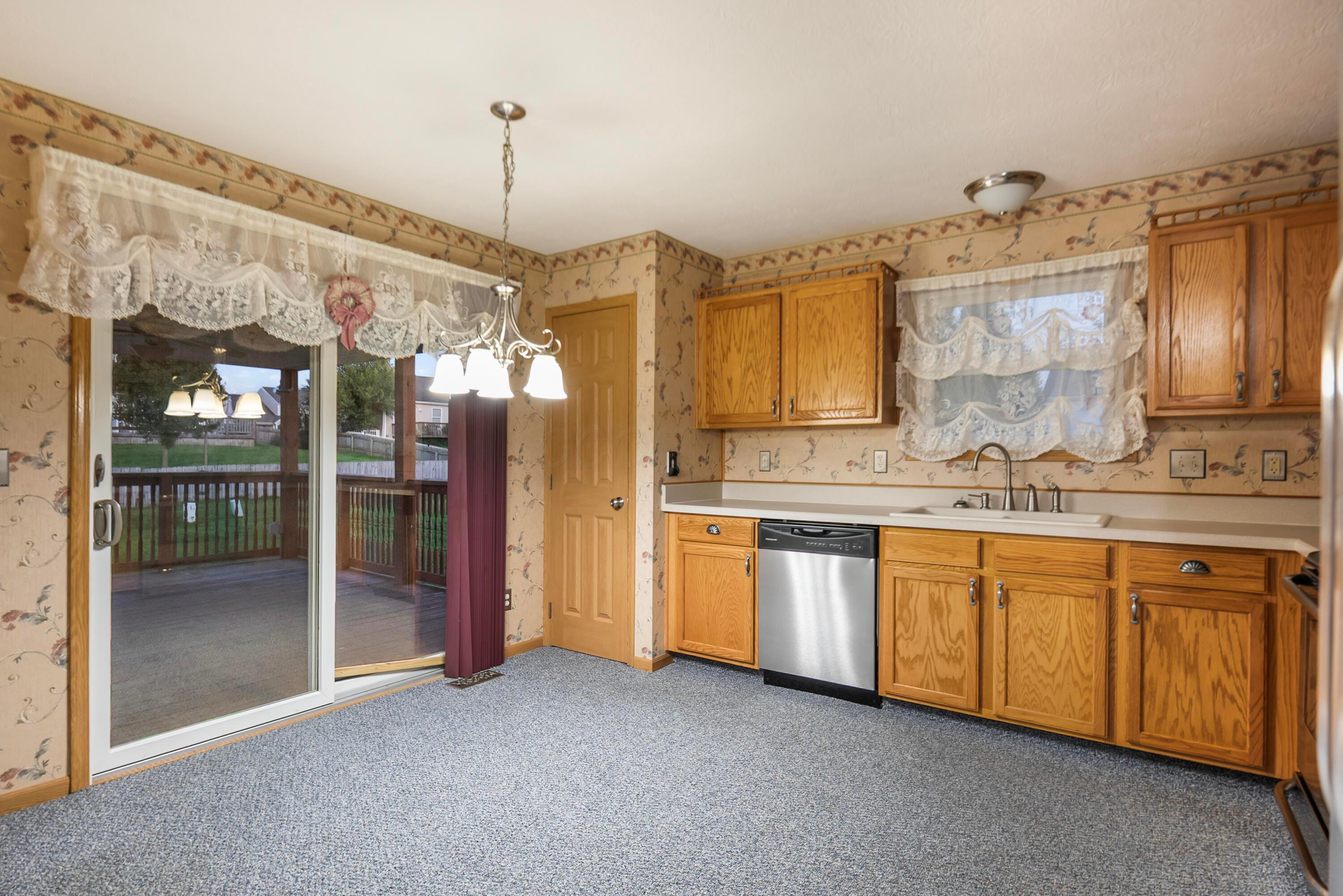 1892 Winterbrook Street Property Photo 9