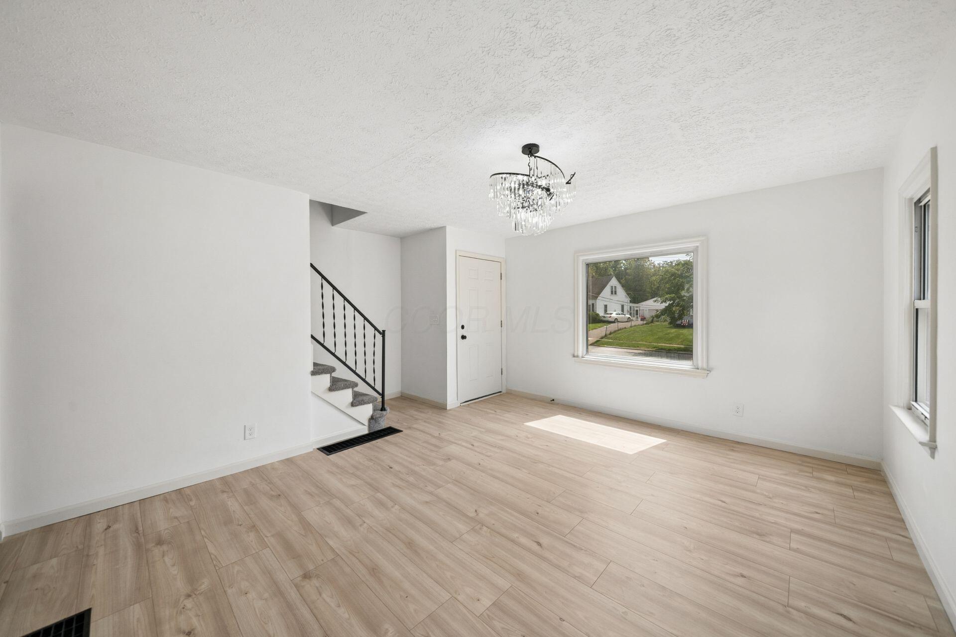 2476 Argyle Drive Property Photo 7