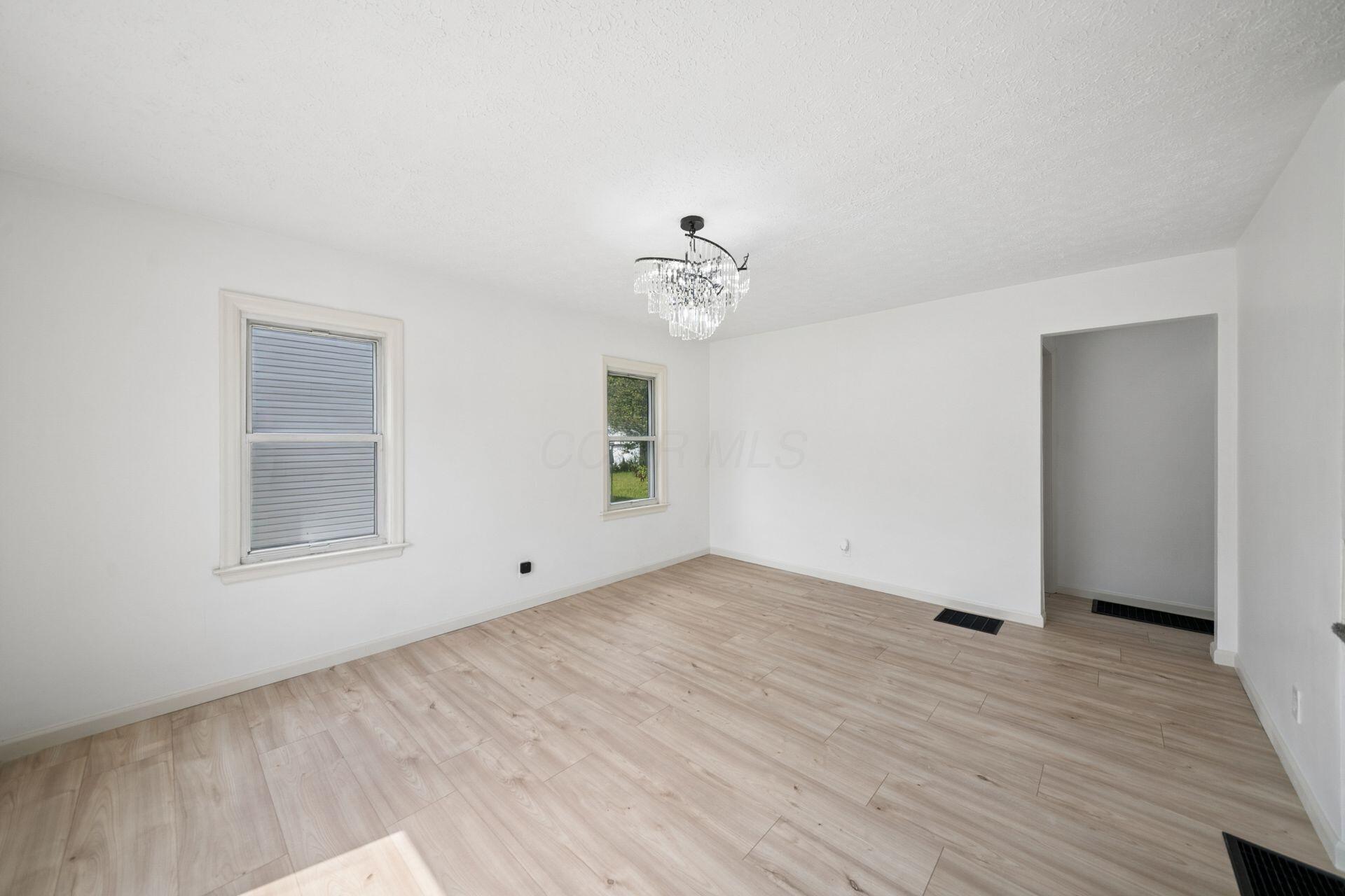 2476 Argyle Drive Property Photo 8