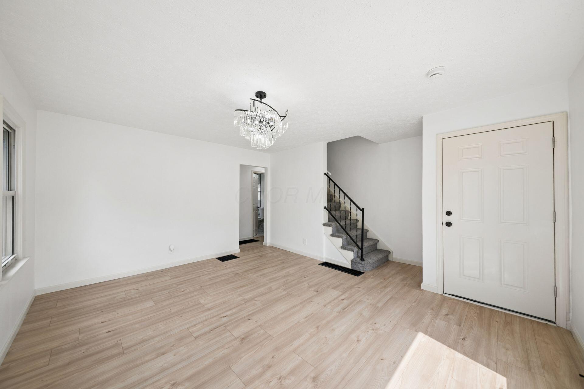 2476 Argyle Drive Property Photo 9