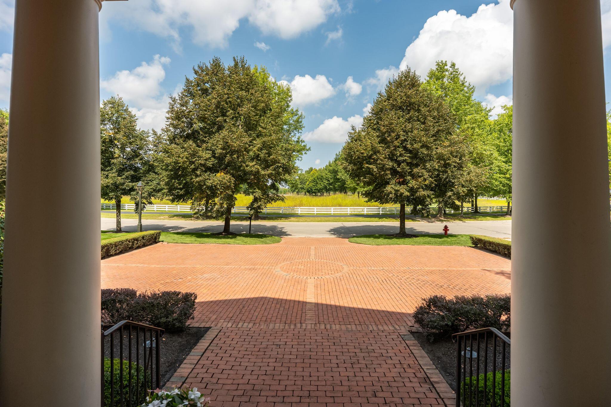 7685 Lambton Park Road Property Photo 6