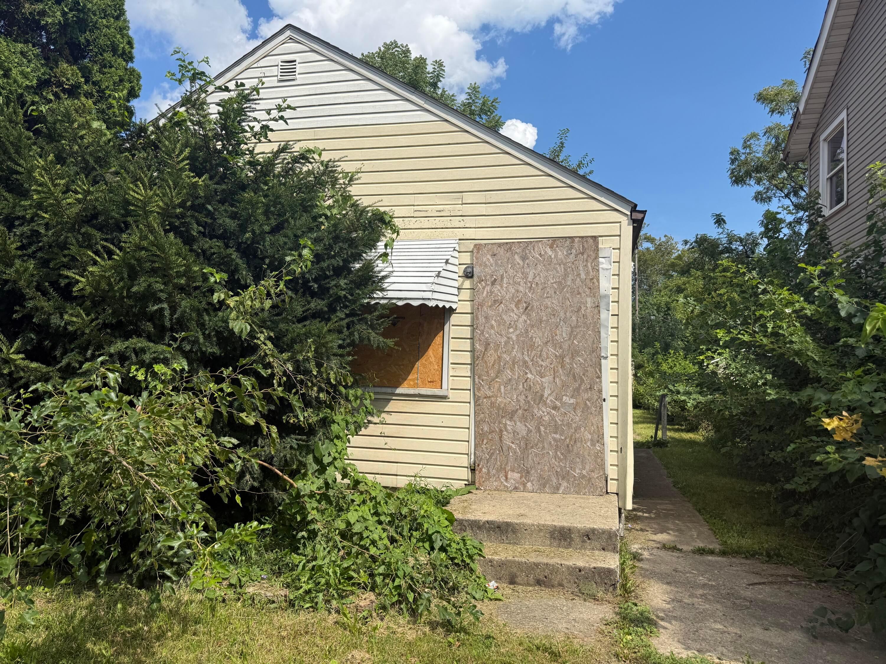 954 E 17th Avenue Property Photo 1