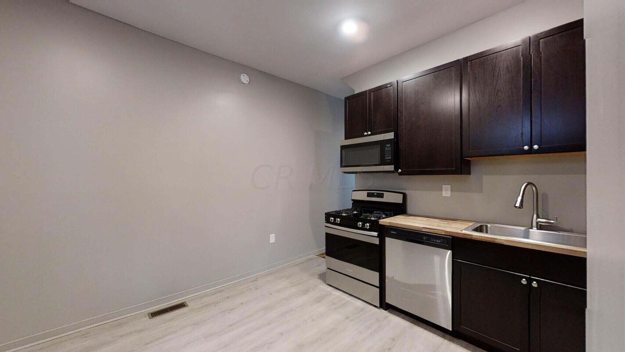 1242 E Mound Street Property Photo 5