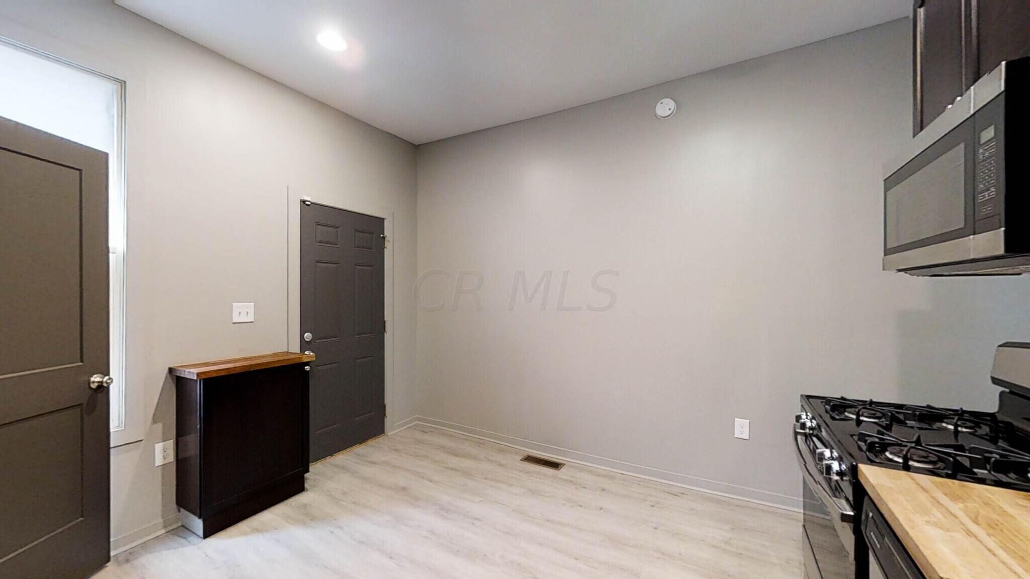 1242 E Mound Street Property Photo 7