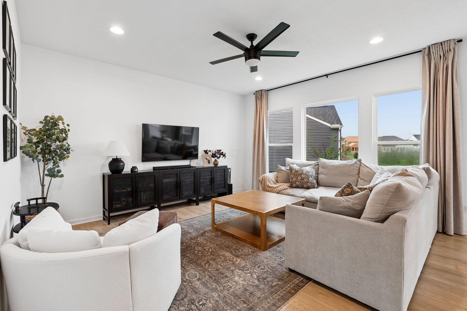 2105 Ashby Way Property Photo 4