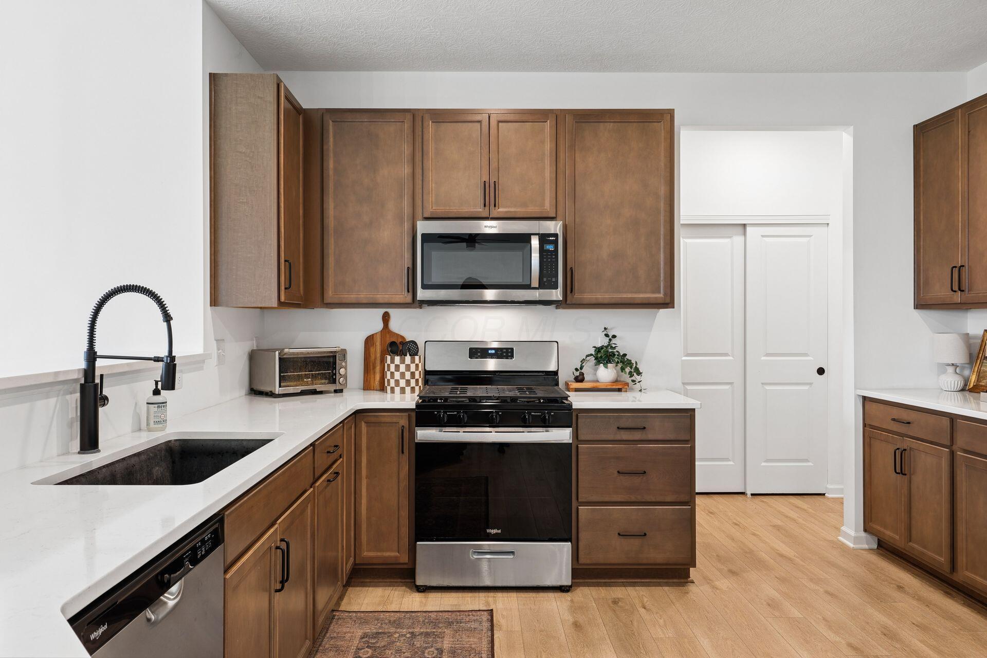 2105 Ashby Way Property Photo 8