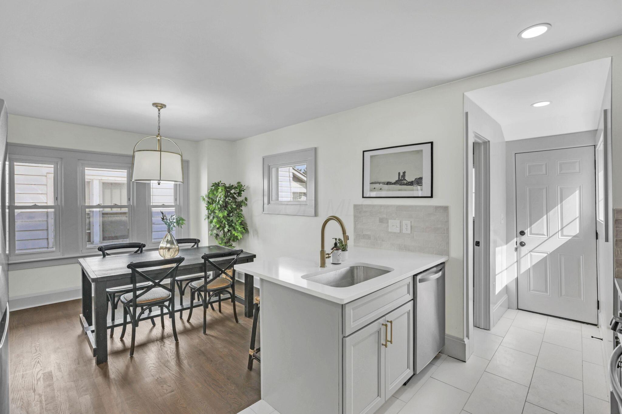 272 E Markison Avenue Property Photo 2