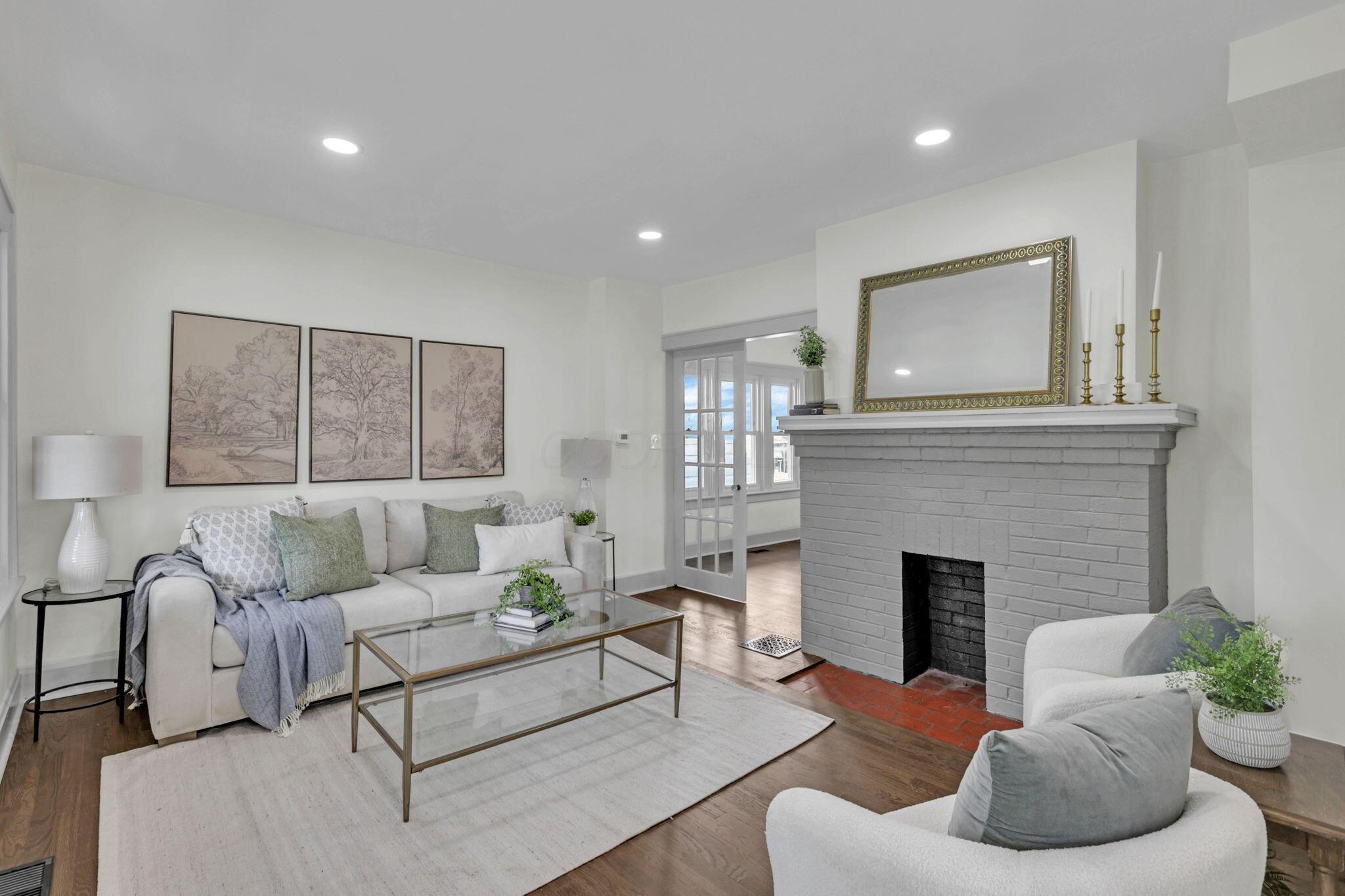 272 E Markison Avenue Property Photo 2
