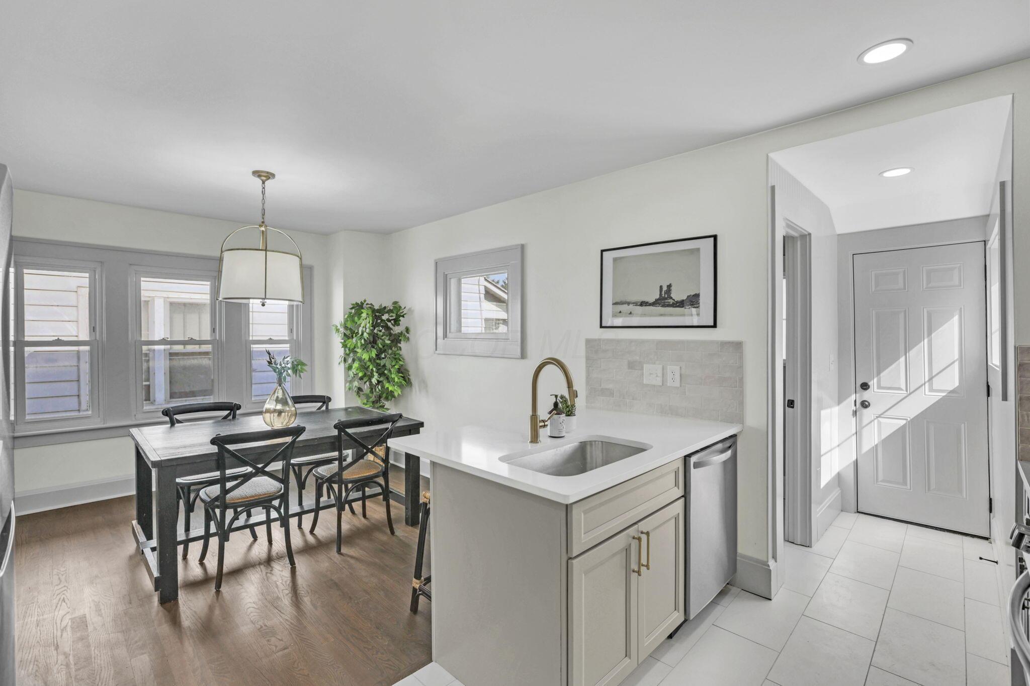 272 E Markison Avenue Property Photo 13