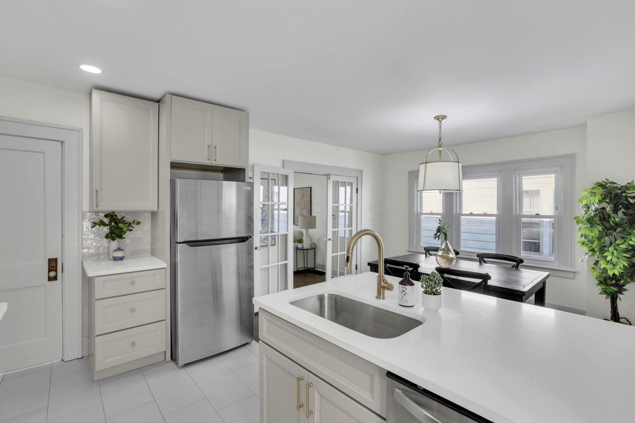 272 E Markison Avenue Property Photo 14